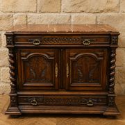 Meuble pantalonniére en bois sculpté – Colonnes torses – Dessus de marbre