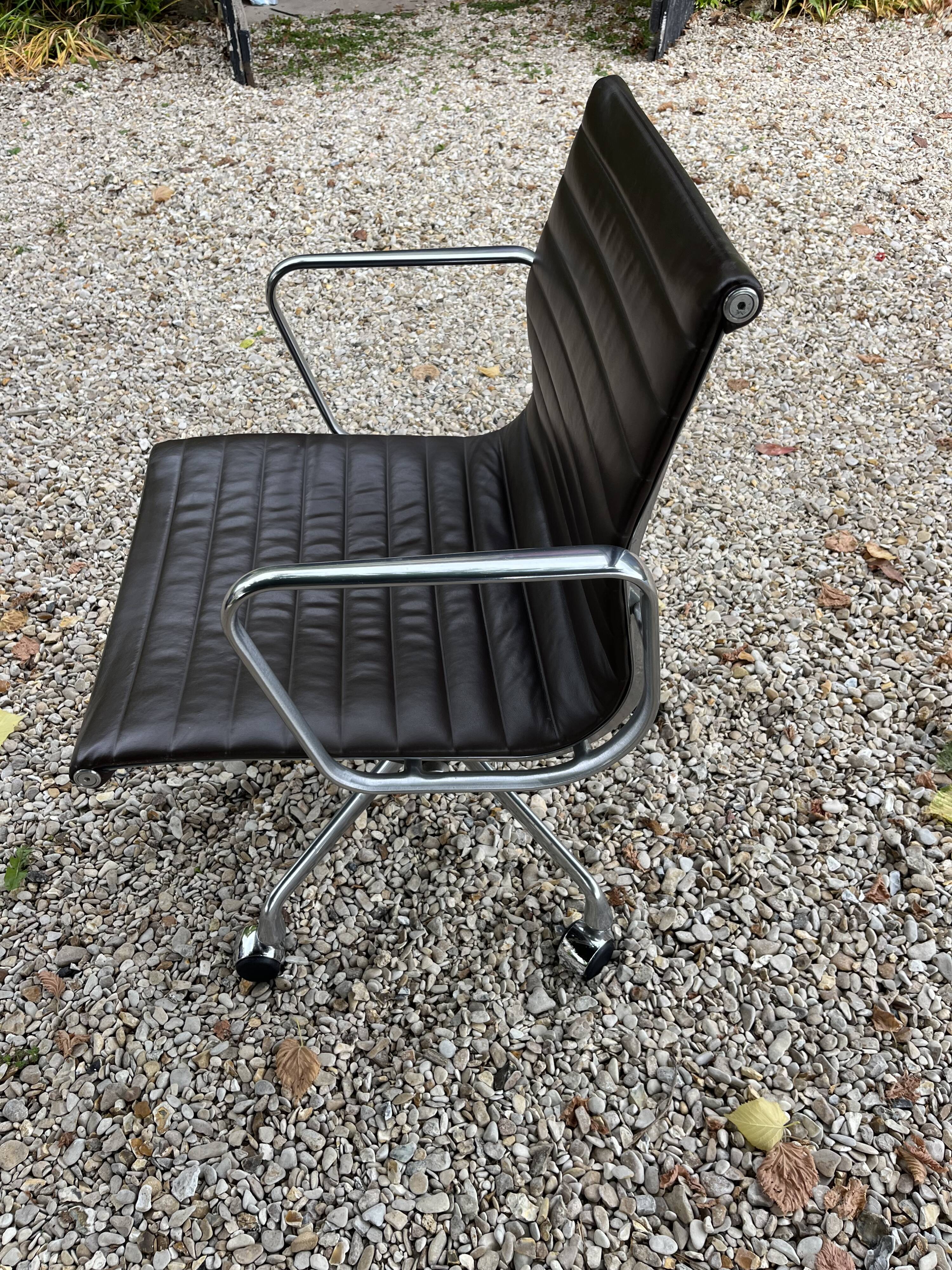 Herman Miller Office Chair – Executive Model from the Aluminum Group