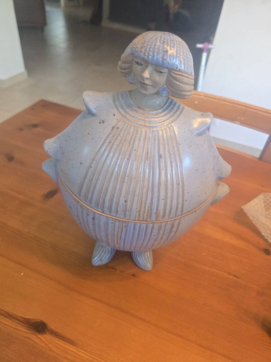 Art Deco ceramic bonbonnière/box signed M. Fouque – stylised woman