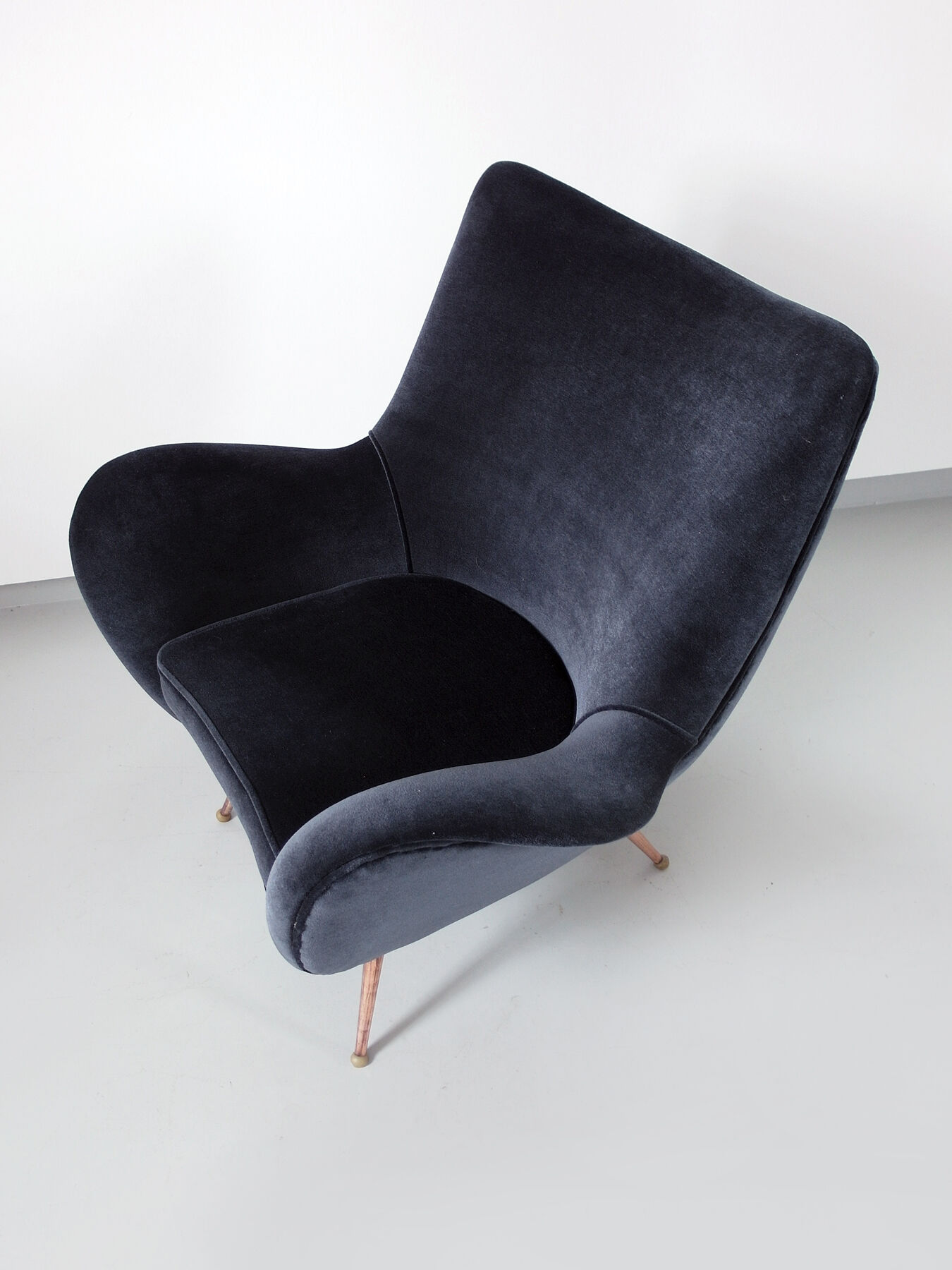 Sculptural armchair of Melchiorre Bega of 1955