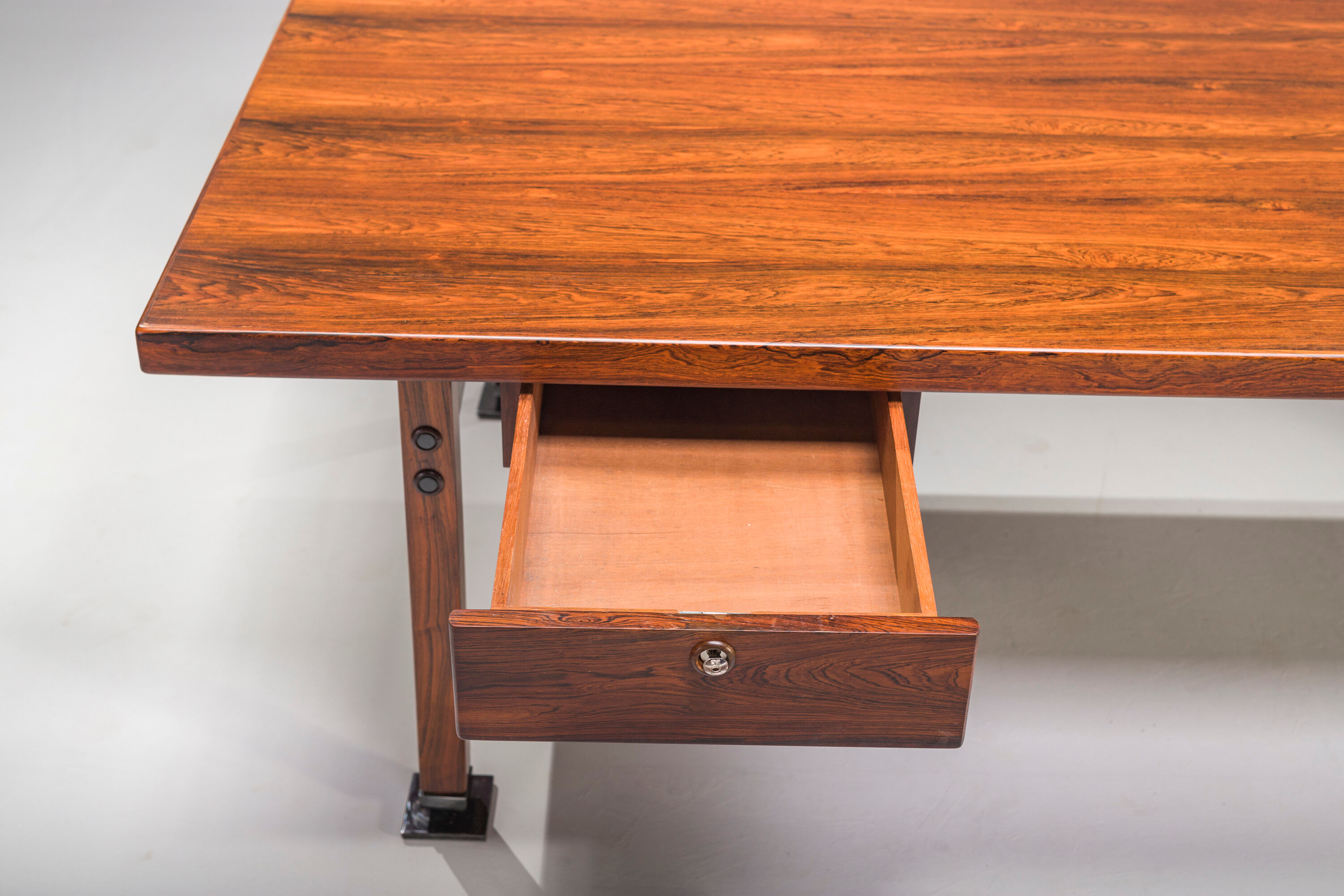 Mid-Century Modern Jacaranda Itamaraty Desk by Sergio Rodrigues for Oca, Brazil, 1960s