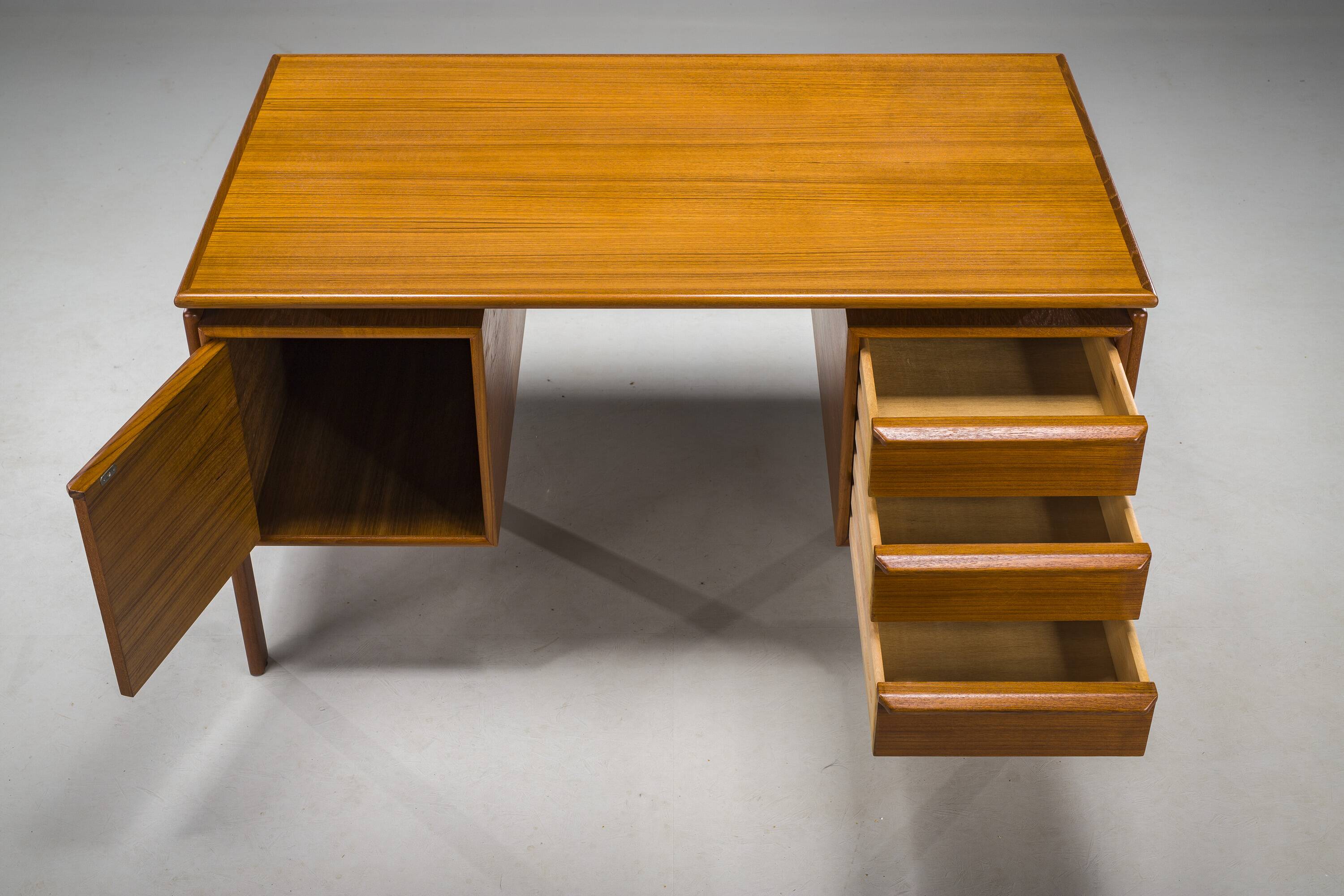Mid-Century Teak Freestanding Desk from GV Møbler, 1970s