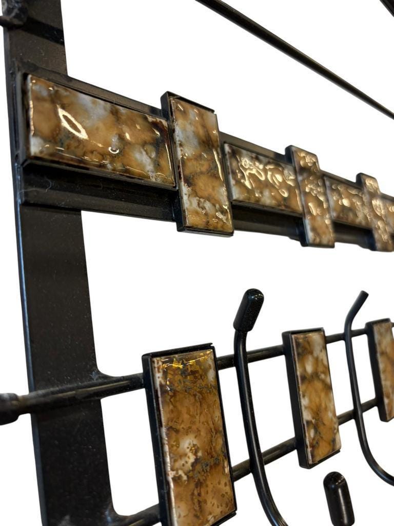 Porte-manteau mural vintage noir en métal avec accent en céramique