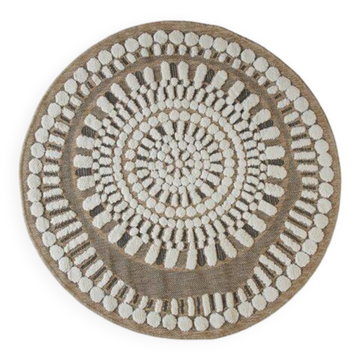 Round jute rug with white relief patterns, 70 cm