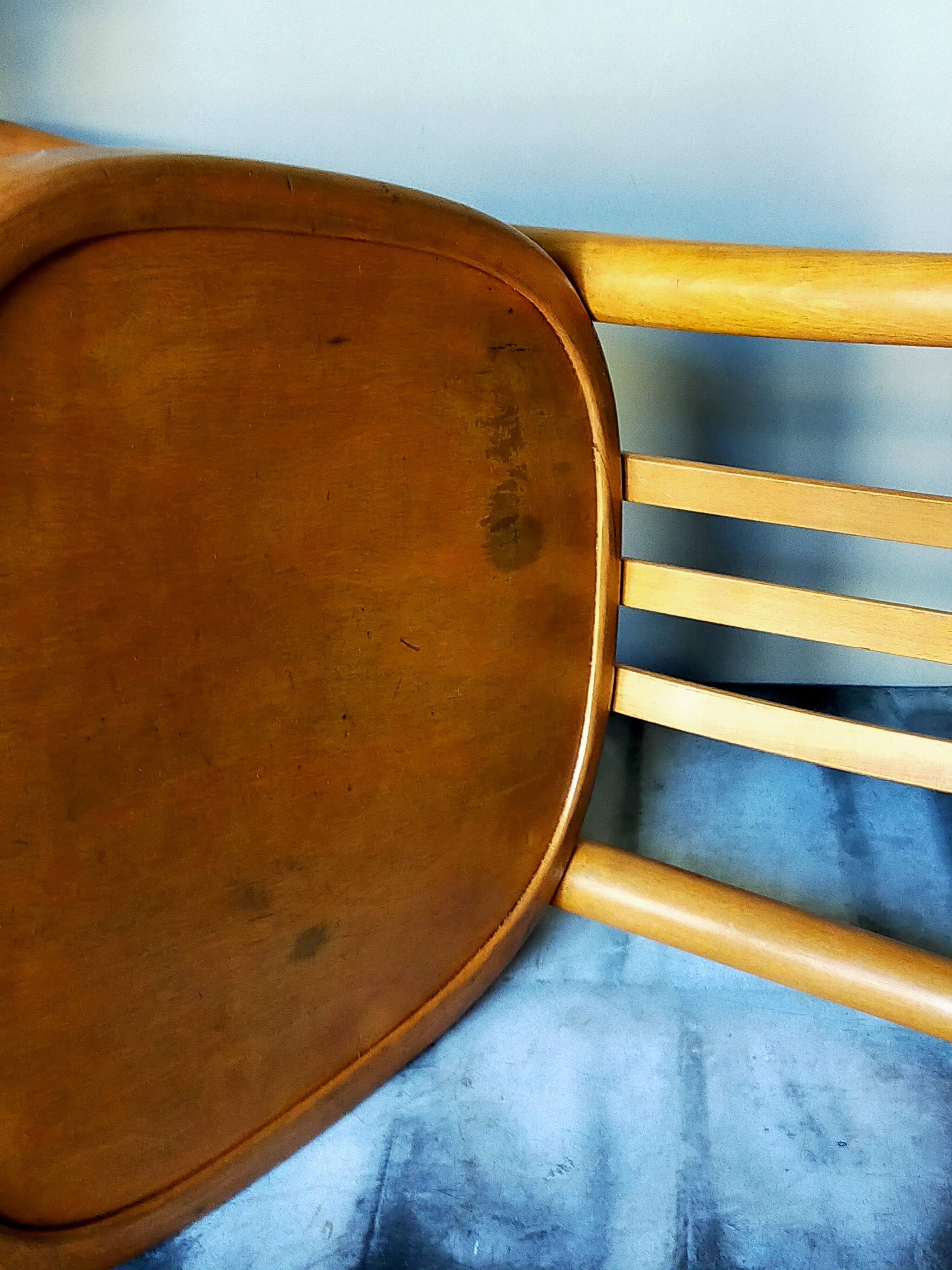 Mahieu curved wooden bistro chair