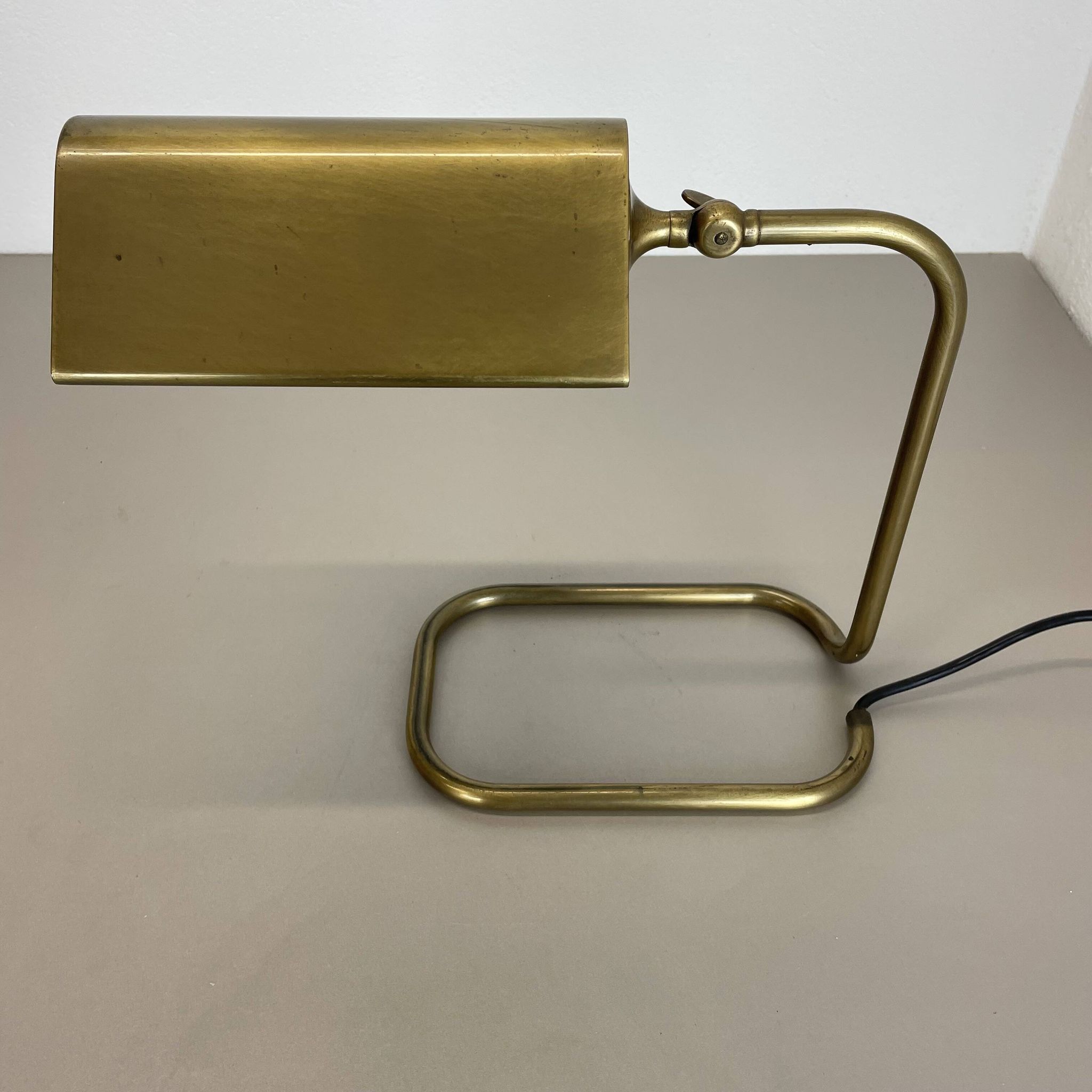 Lampe de table cubique moderniste en laiton et métal par Florian Schulz, Allemagne, années 1970