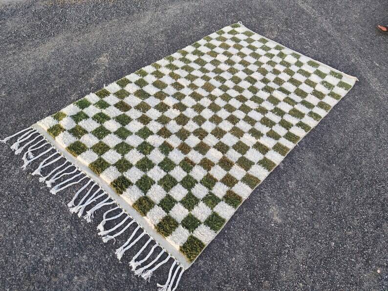 Traditional handmade pure wool rug, size 160 x 260 cm