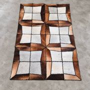 Tapis en patchwork de cuir de vache à lacets / années 1980