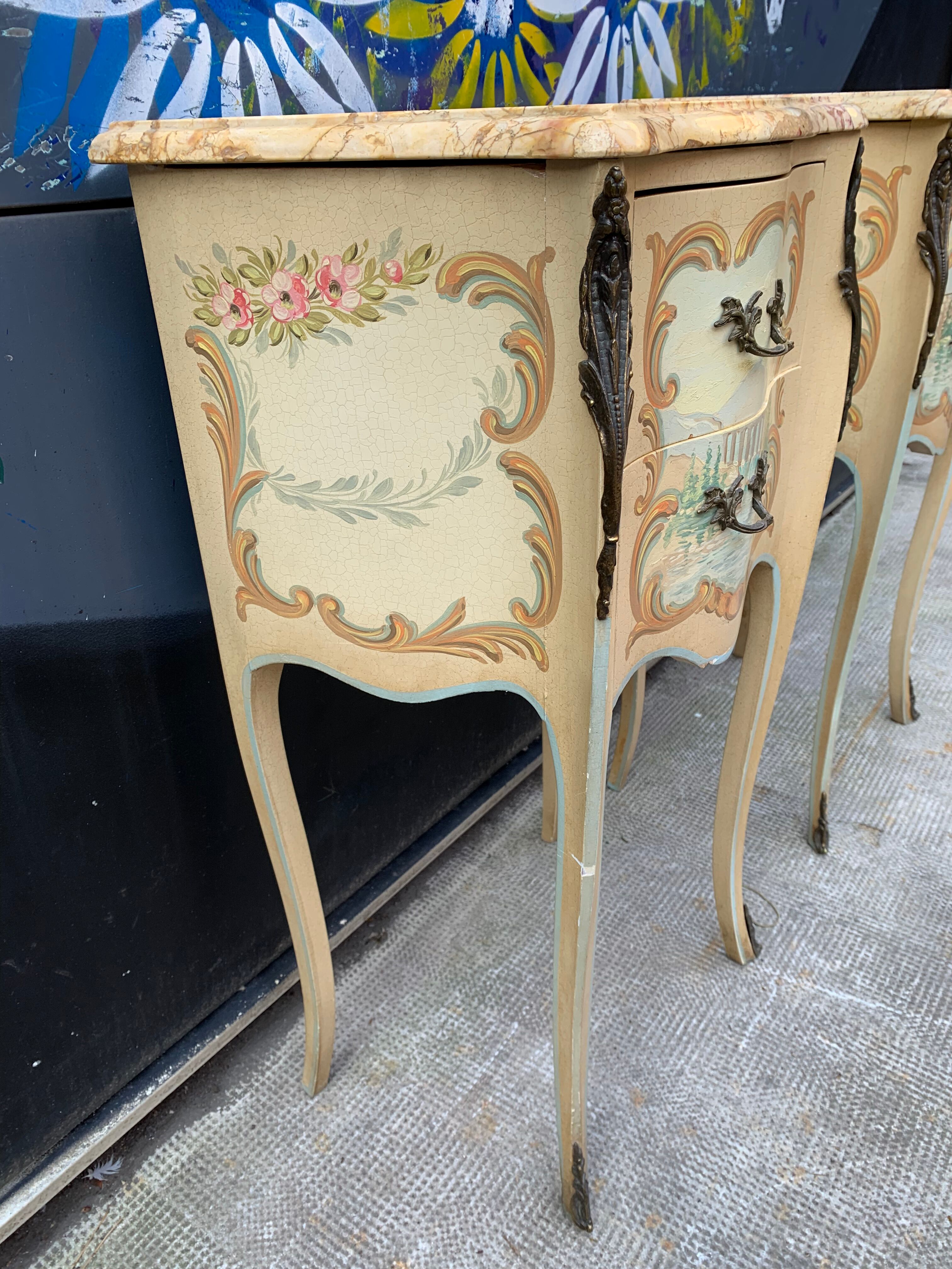 Paire de chevets style Louis XV bois peint