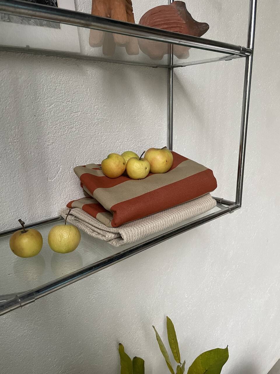 Abstracta Poul Cadovious wall shelf