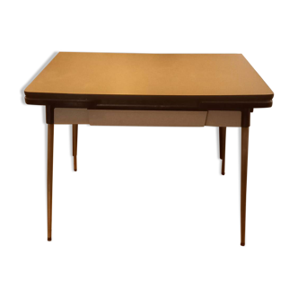 Table en formica pied compas