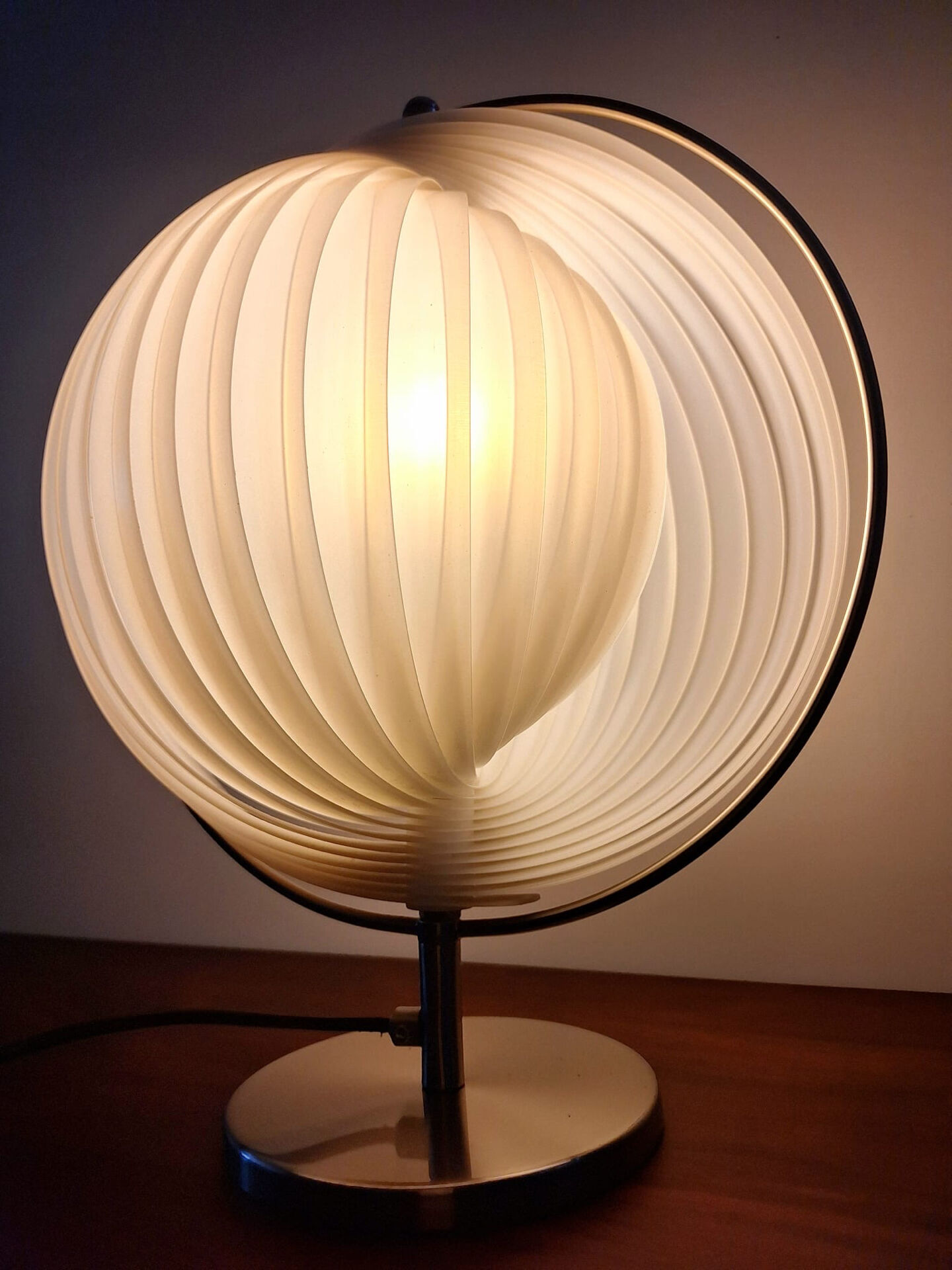 KARE Design edition, lamp model Moon, vintage light fixture.