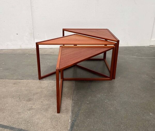 Tables gigognes triangulaires modèle 343 de style danois moderne du milieu du siècle en teck par Kai Kristiansen pour Vildbjerg Møbelfabrik, années 1960, lot de 3