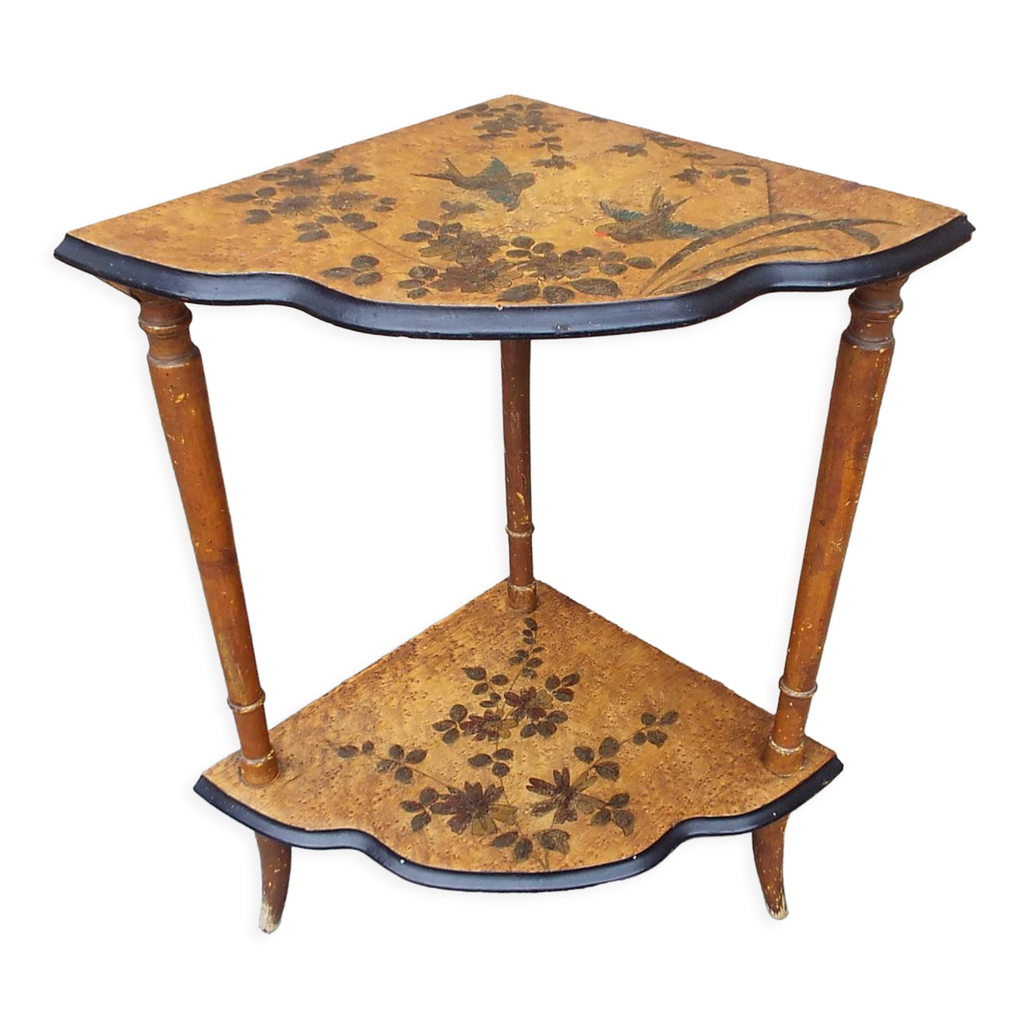 Corner shelf in painted wood