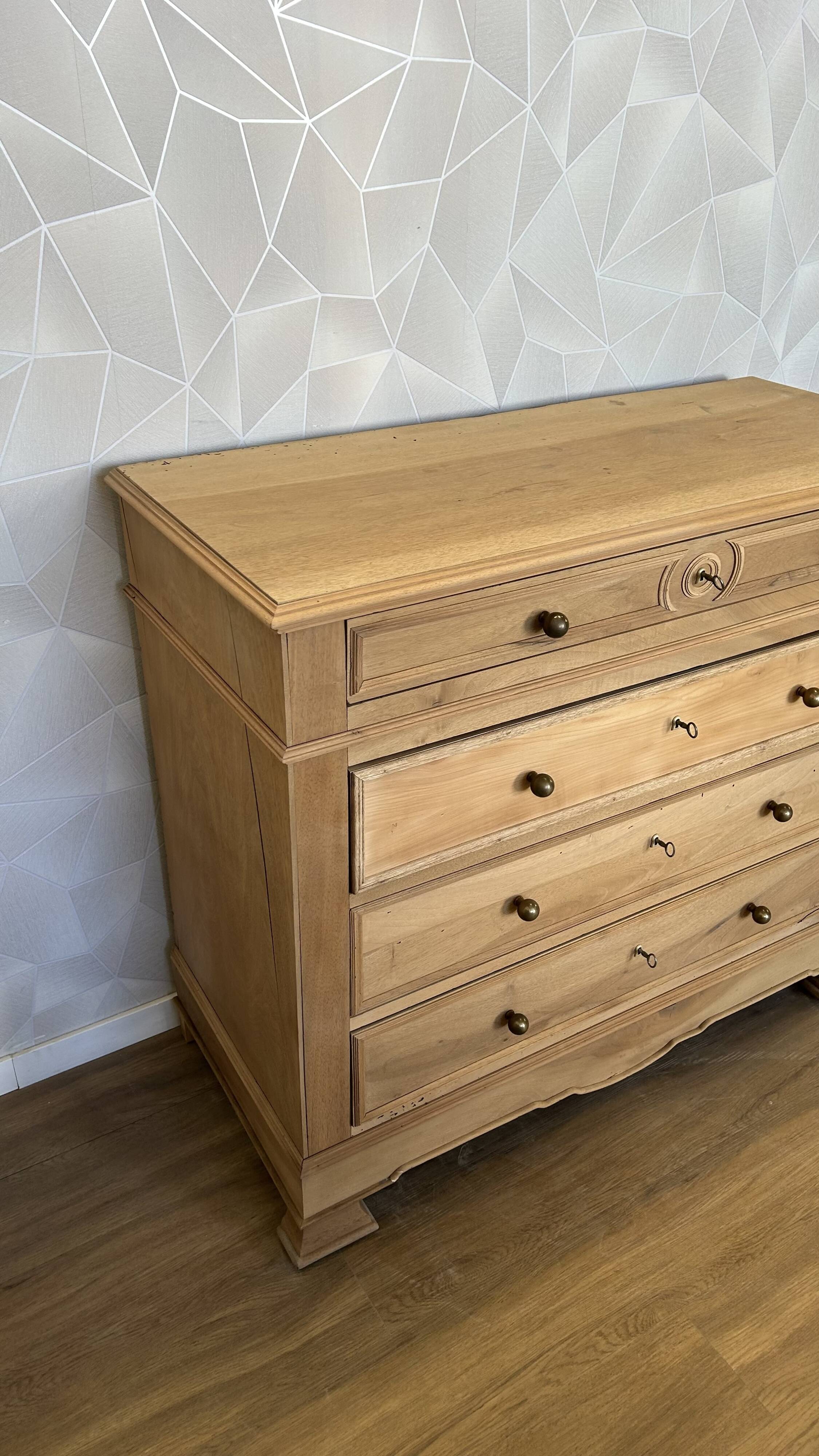 Louis Philipe airbrushed chest of drawers