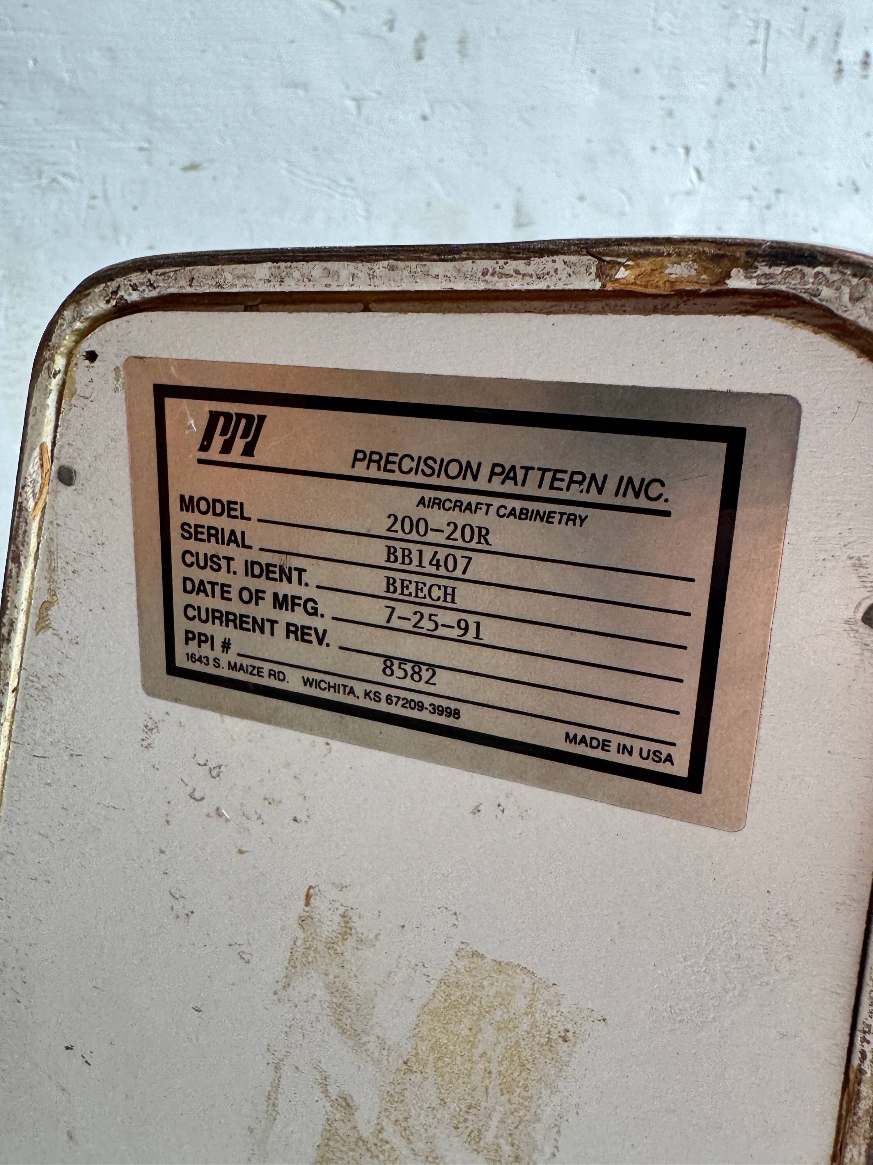 Meuble à tiroirs de cabine d’avion Precision Pattern Inc.