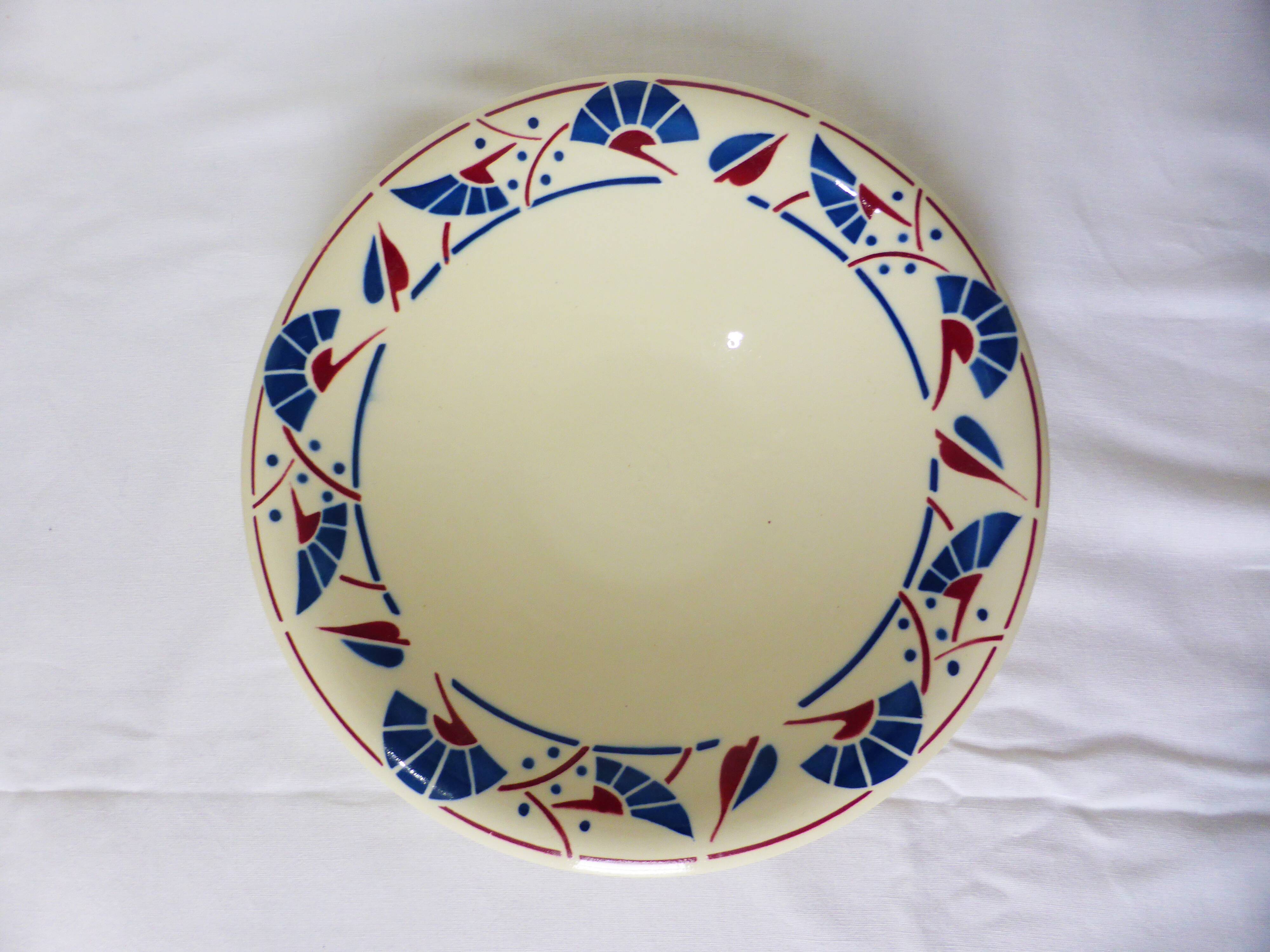 Badonviller round cap serving dish model Mousmee 221036