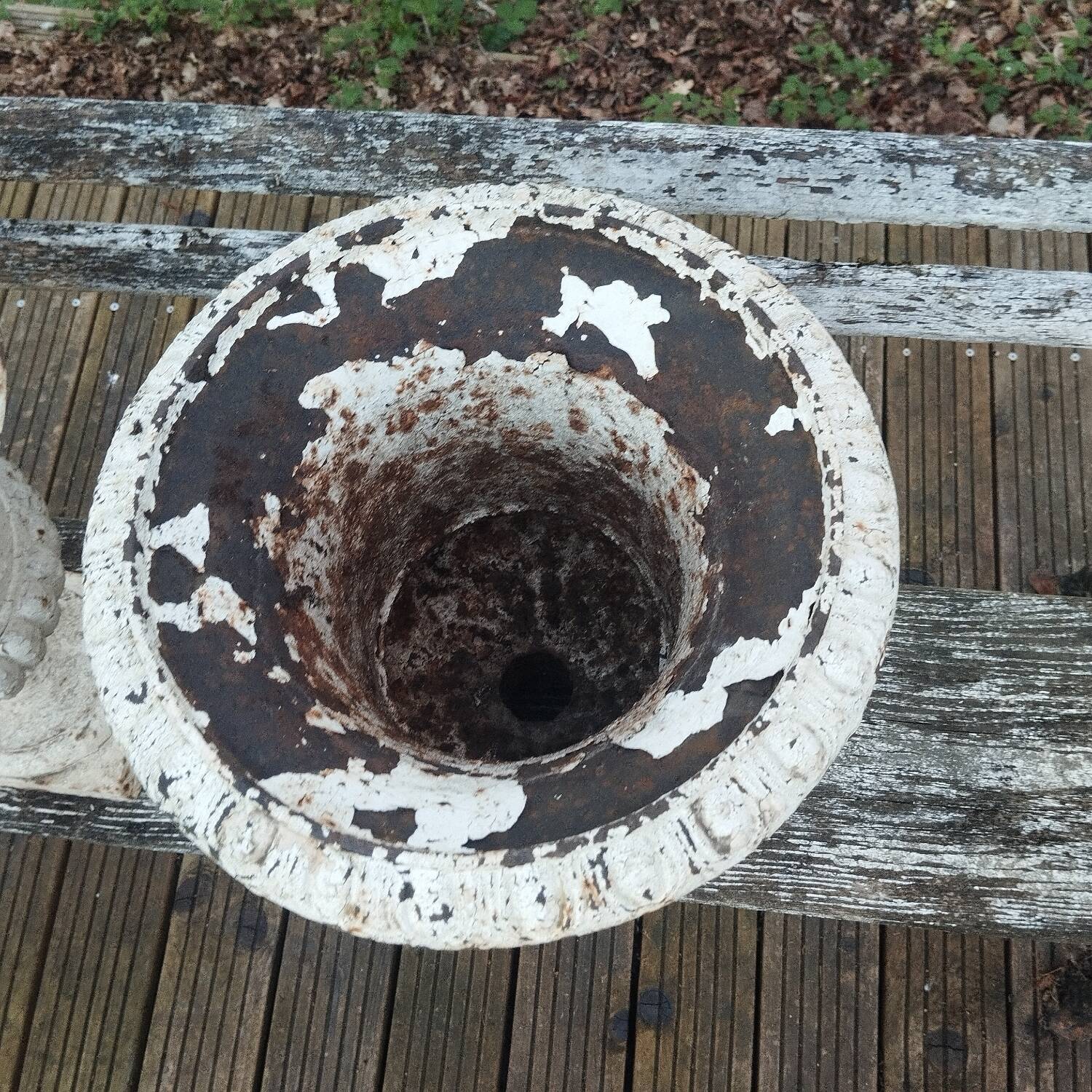 Pair of Medici vases in cast iron