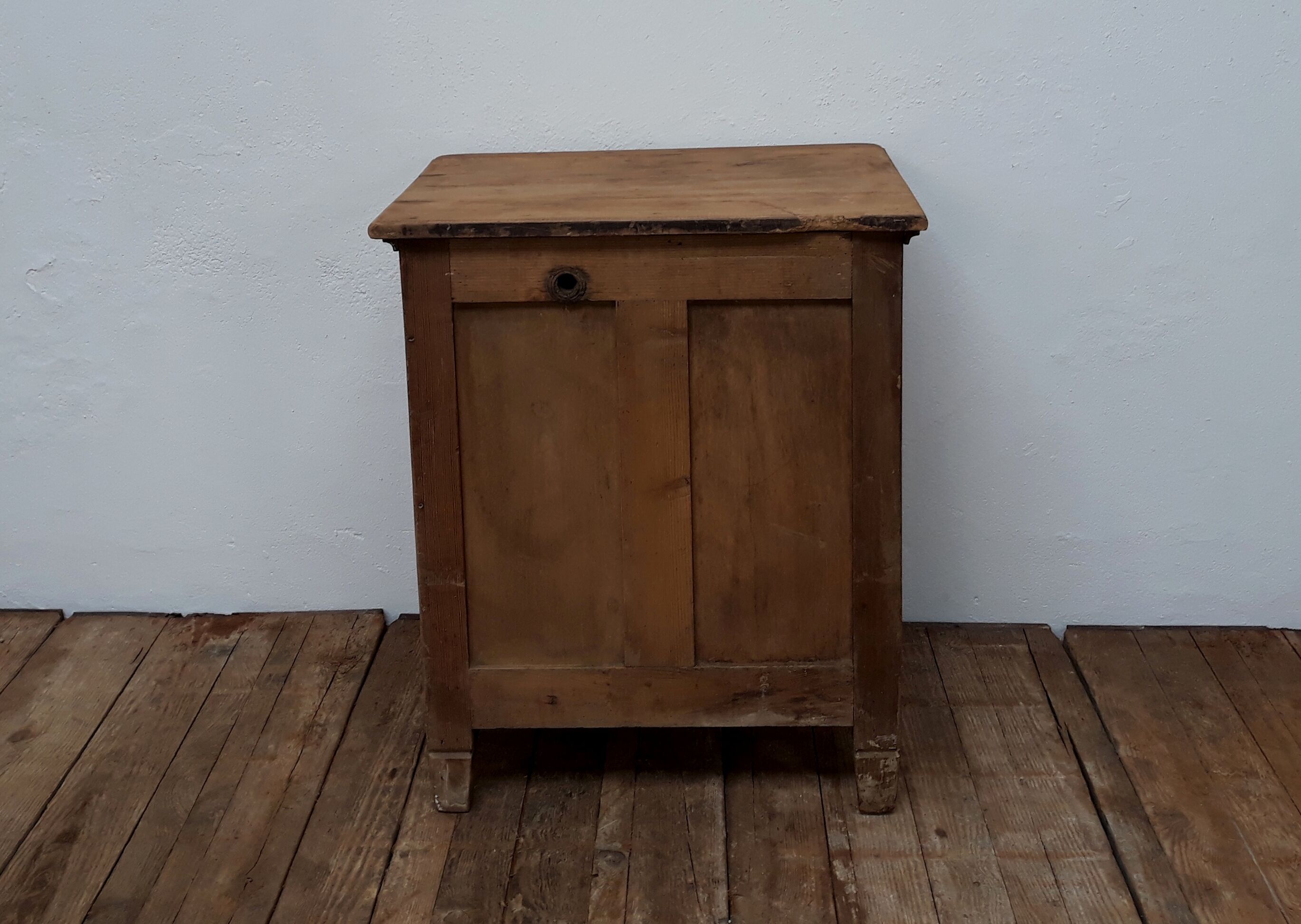 Cabinet cooler drink vintage