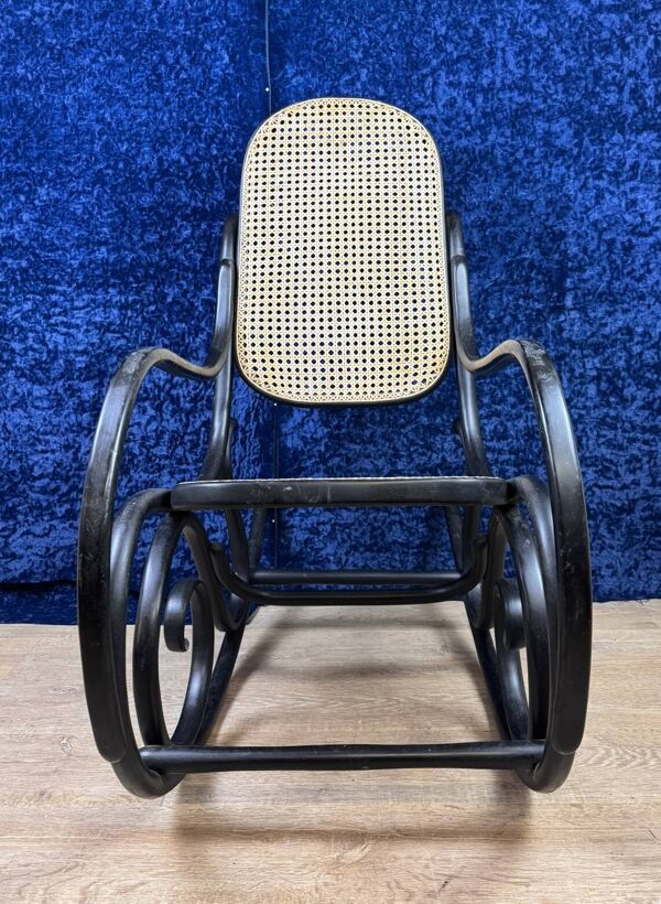 Joli rocking-chair dans le goût de thonet en bois courbé noirci