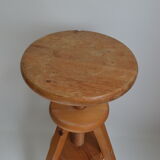 Adjustable screw stool
