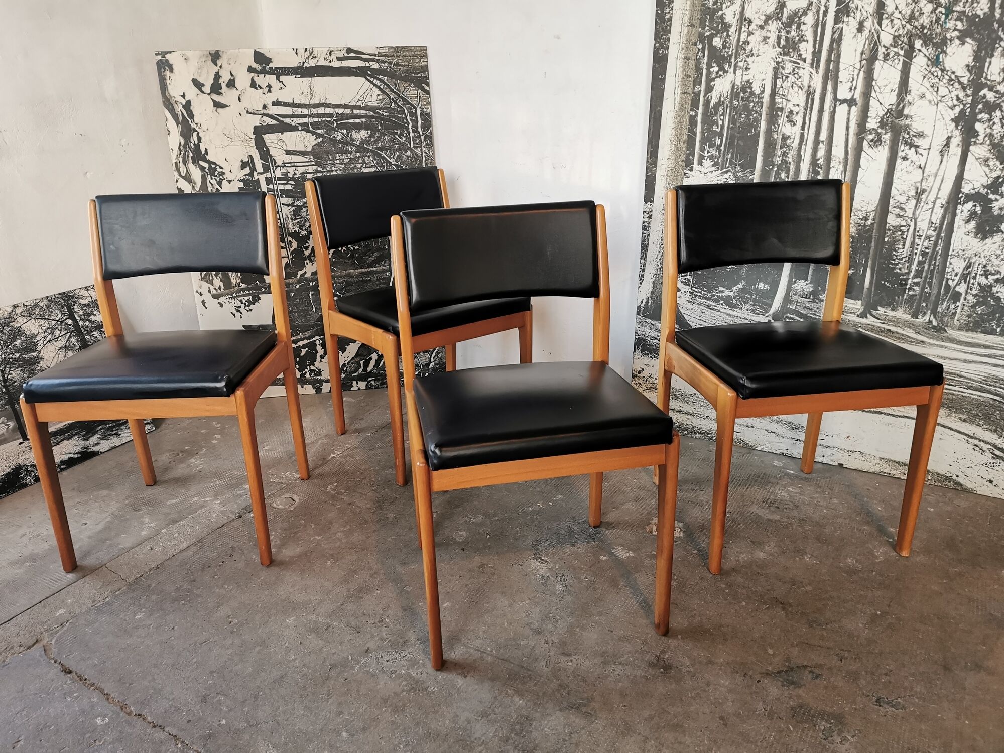Set of 4 chairs scandinavian style wood and skaï black