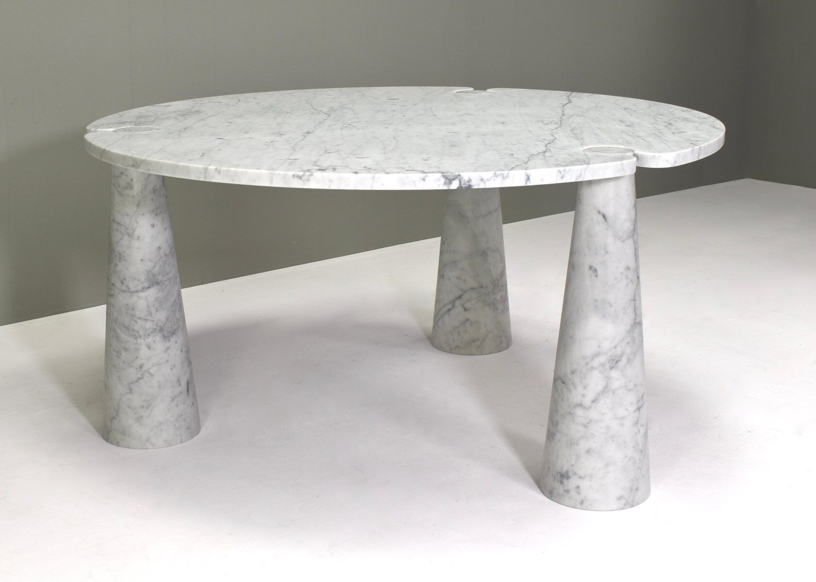 Round dining table Eros in Carrara marble by Angelo Mangiarotti for Skipper Italy 1970s