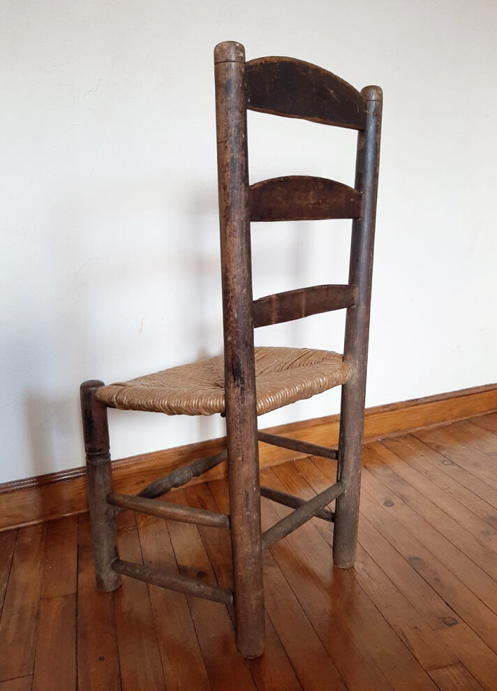 Chaise en bois et paille ancienne