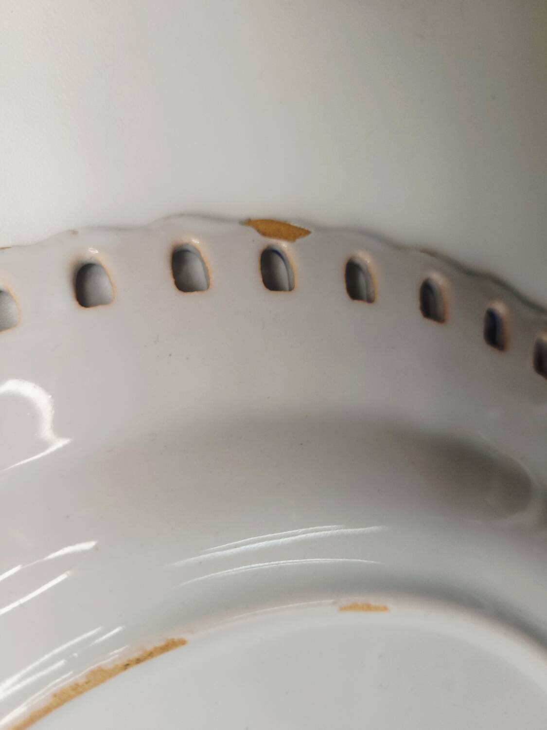 Antique plate in faience – Émile Gallé at Saint-Clément