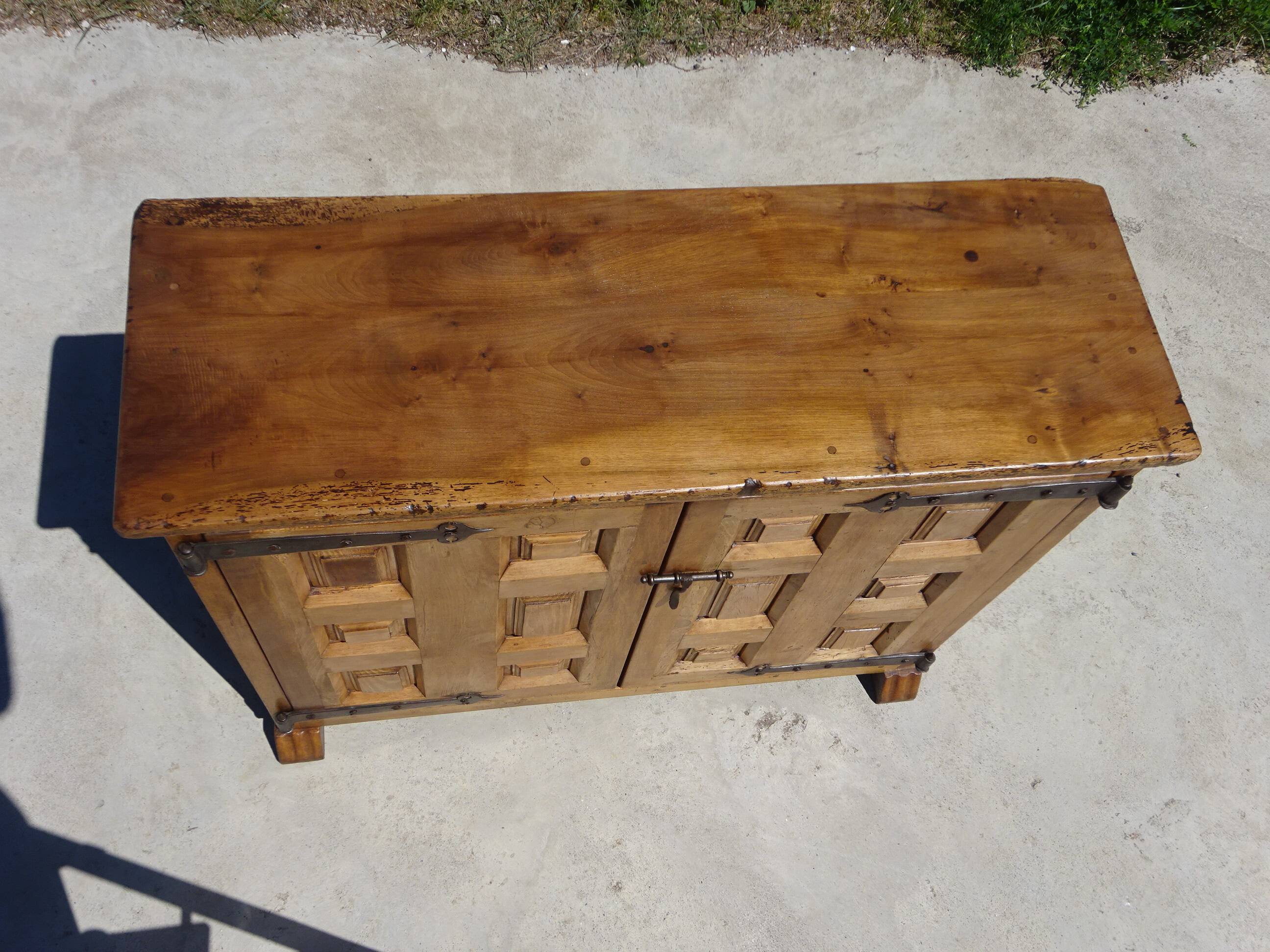 Old Tuscan sideboard, shallow depth