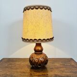 Vintage 70s table lamp – Sculpted ceramic with original shade