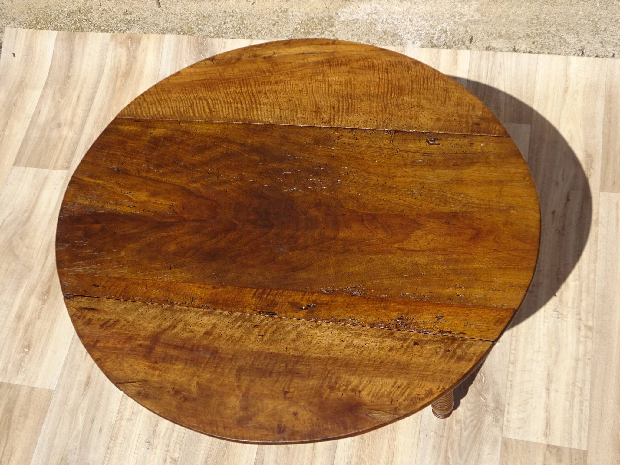 Ancienne table console en noyer, pieds en cuillère de miel
