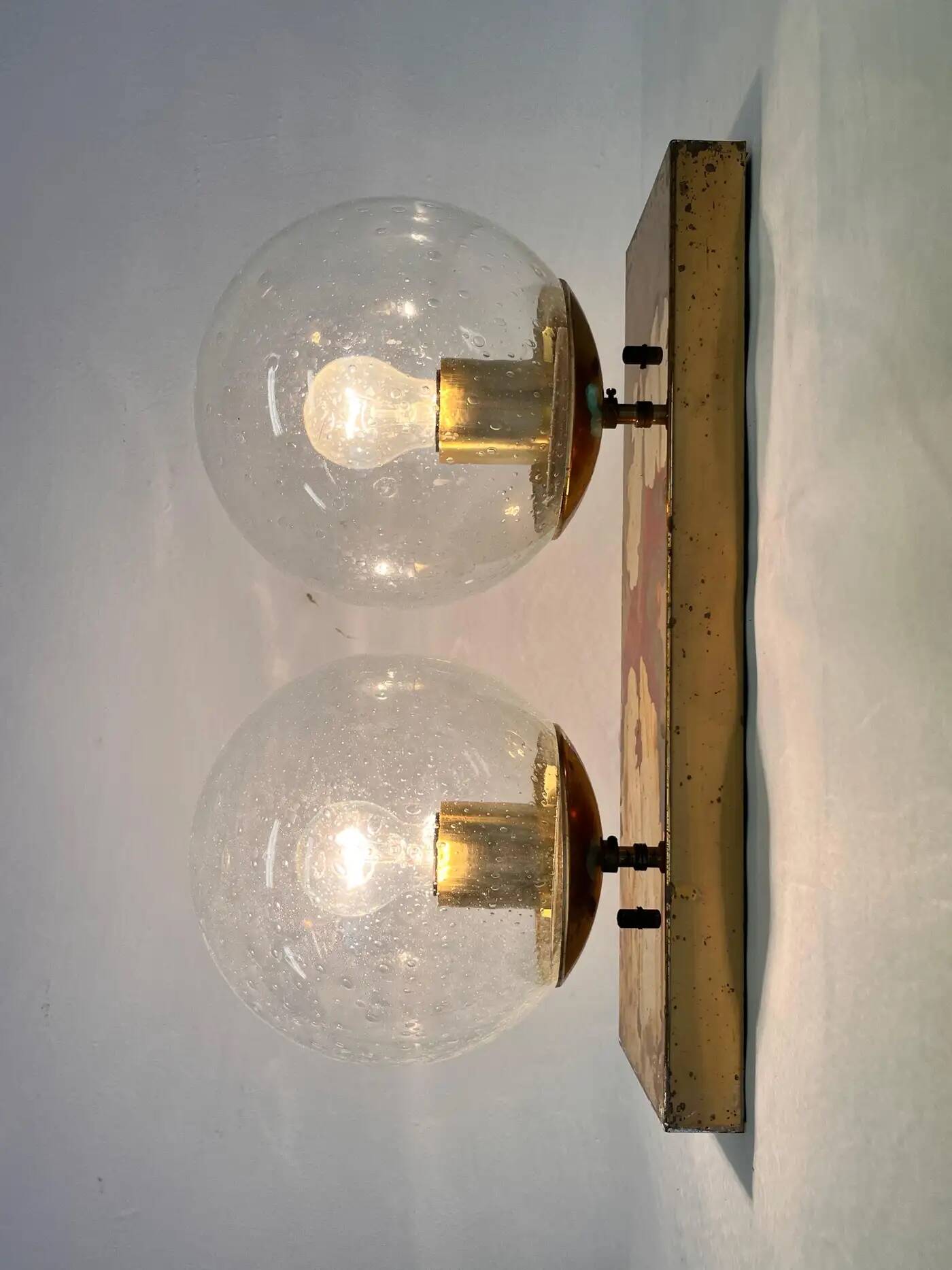 Lampe murale ou plafonnier en laiton de style Mid-Century, par Kamenicky Senov, années 1970