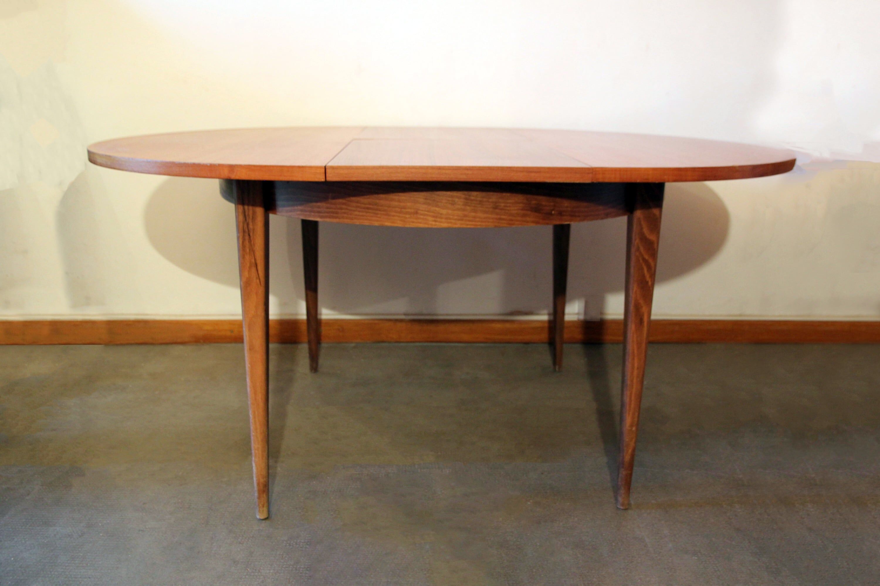 Vintage extendable round table