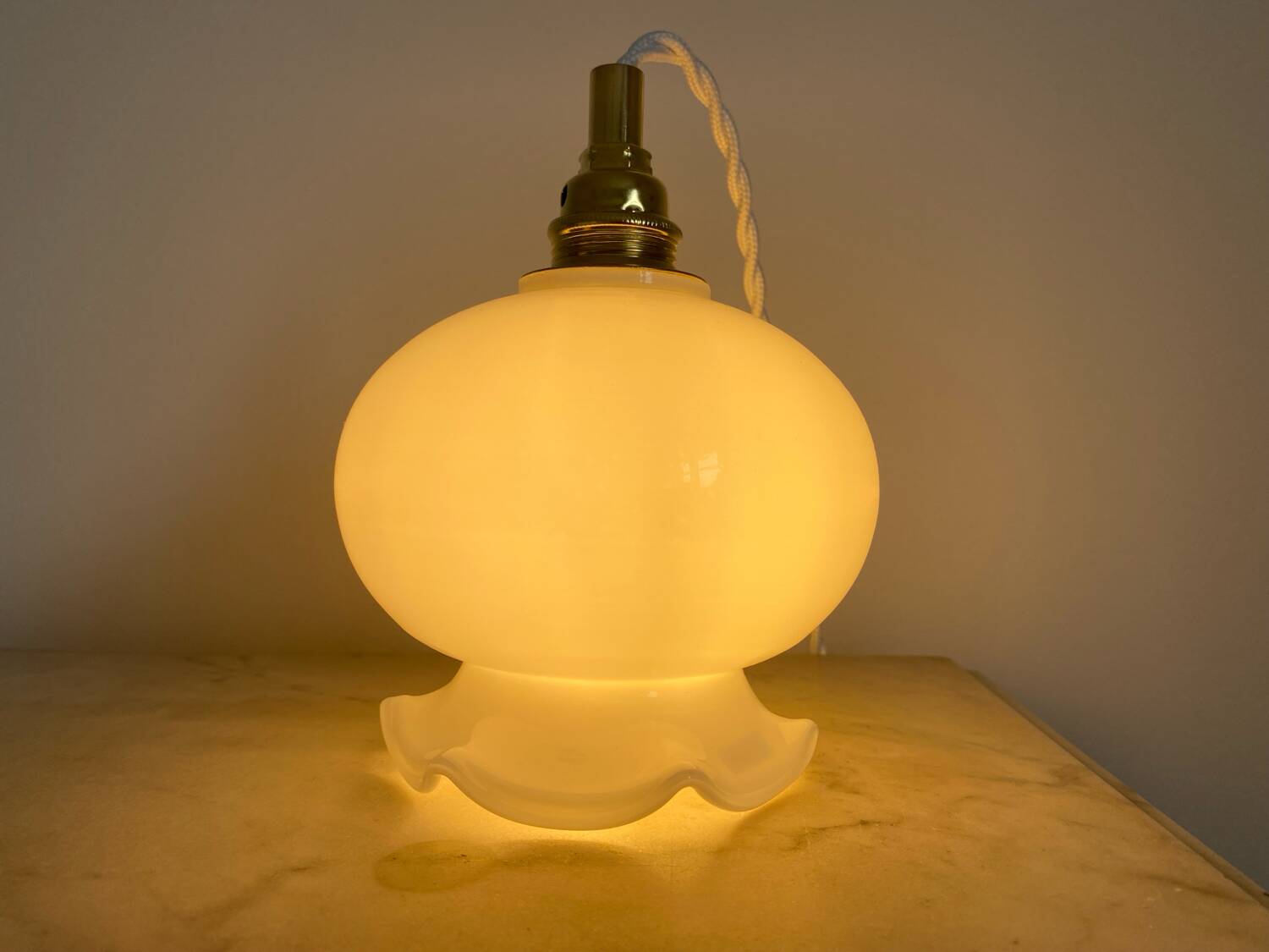 Walking lamp with vintage opaline globe