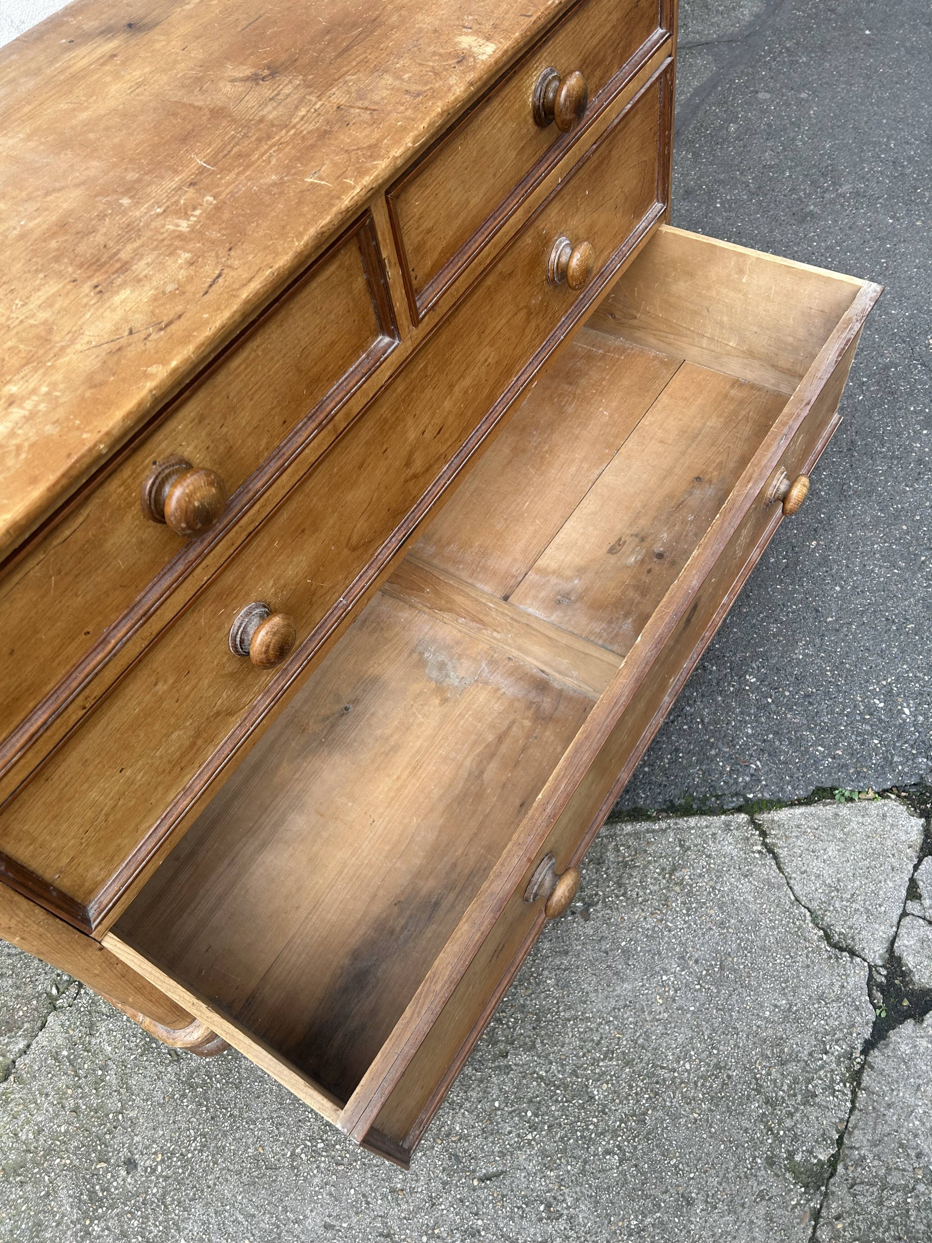 Pine chest of drawers with 4 drawers