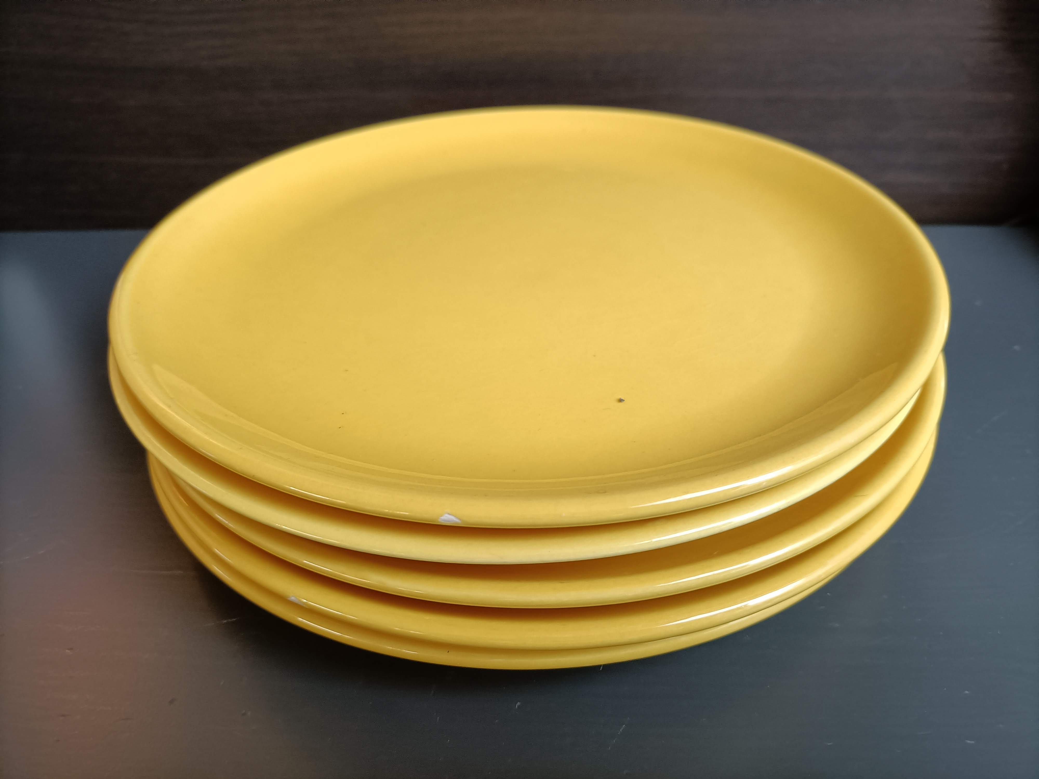 Set of 5 yellow dessert plates