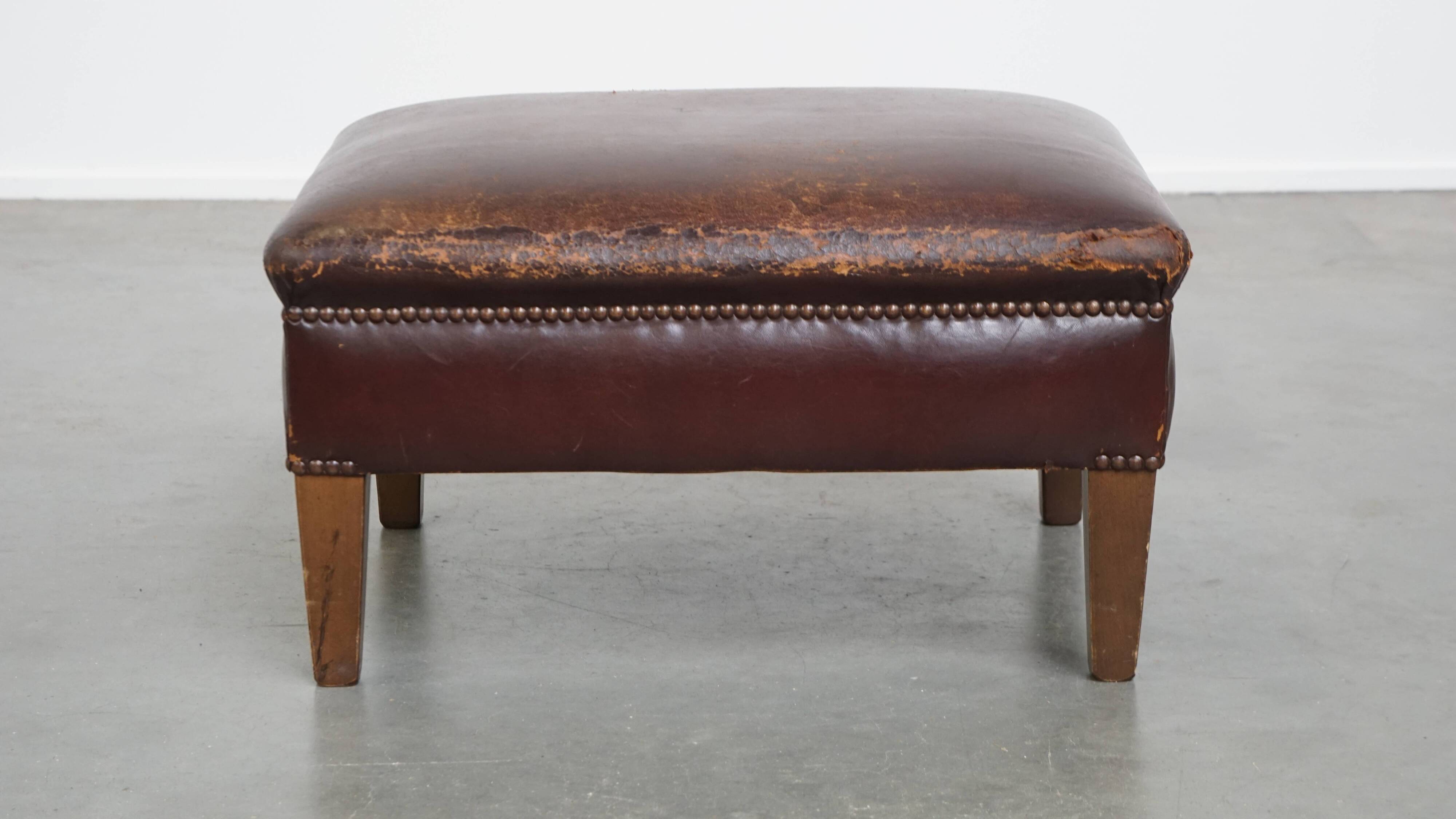 Ottoman vintage en cuir de mouton
