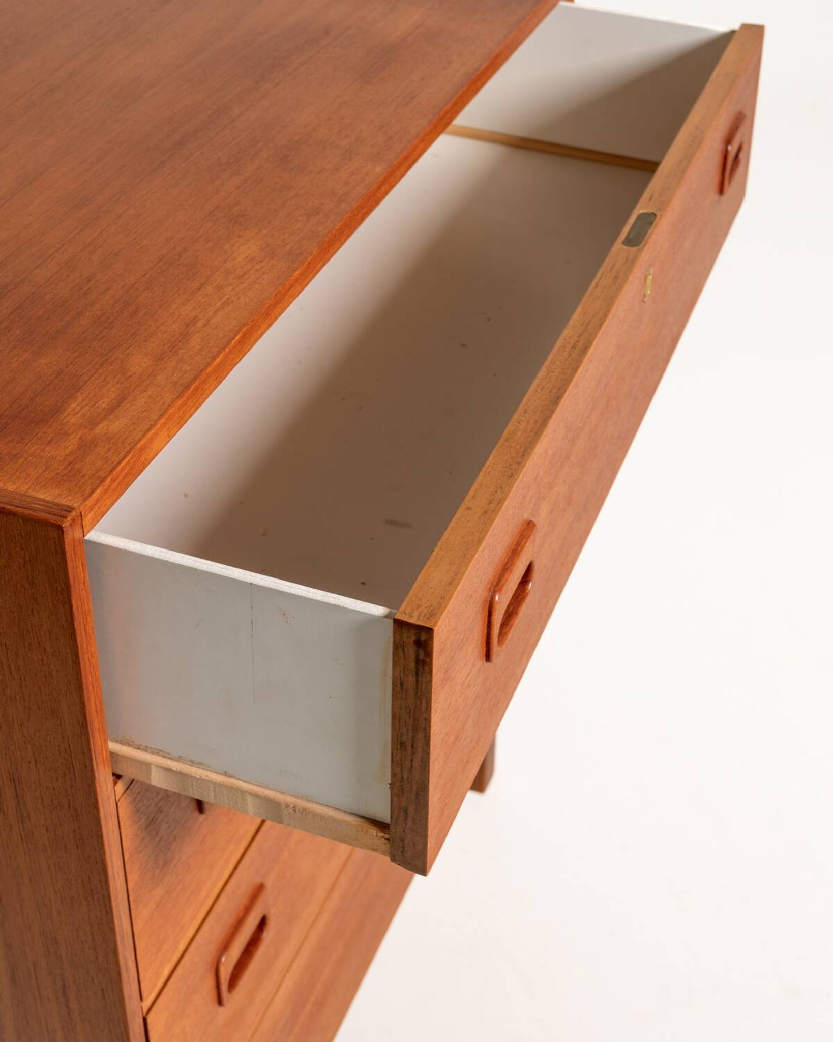 Commode en teck scandinave avec serrures