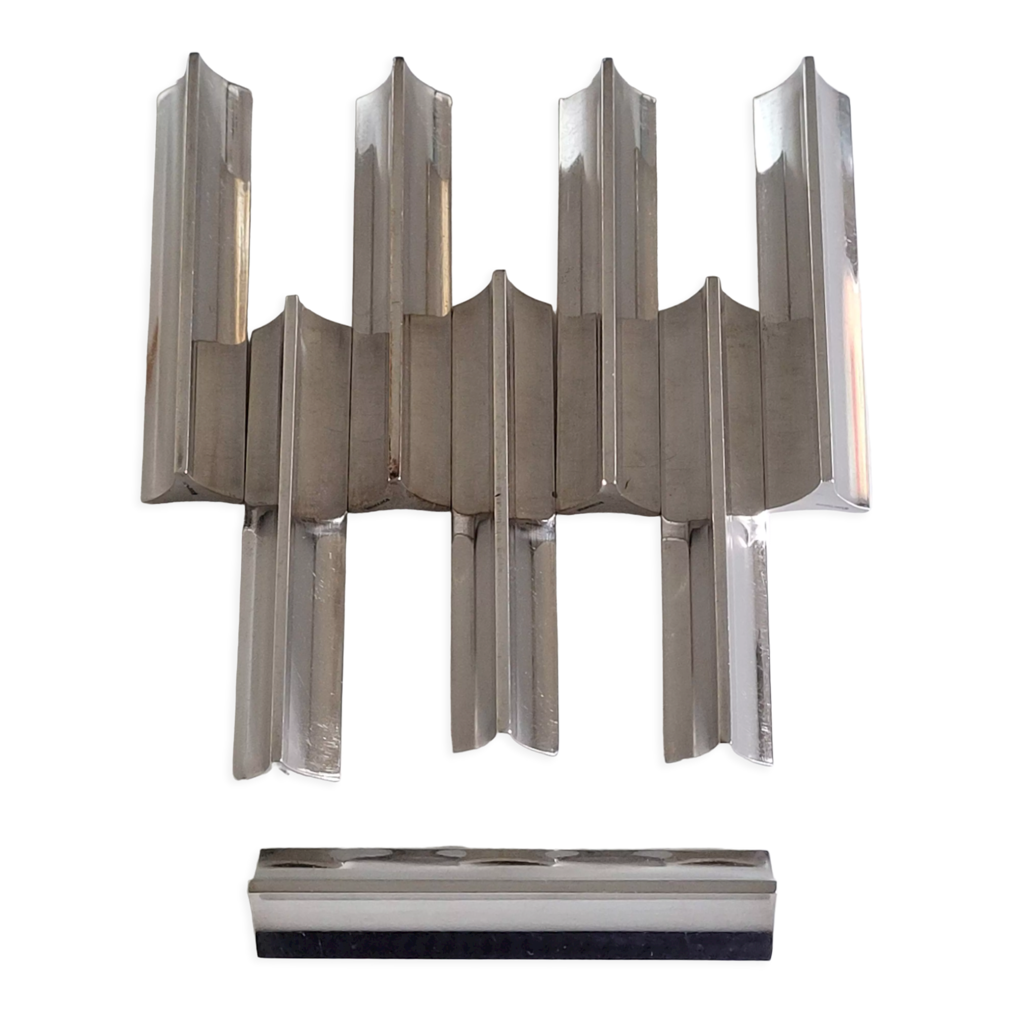 Eight Boulenger knife holders in art deco silver metal