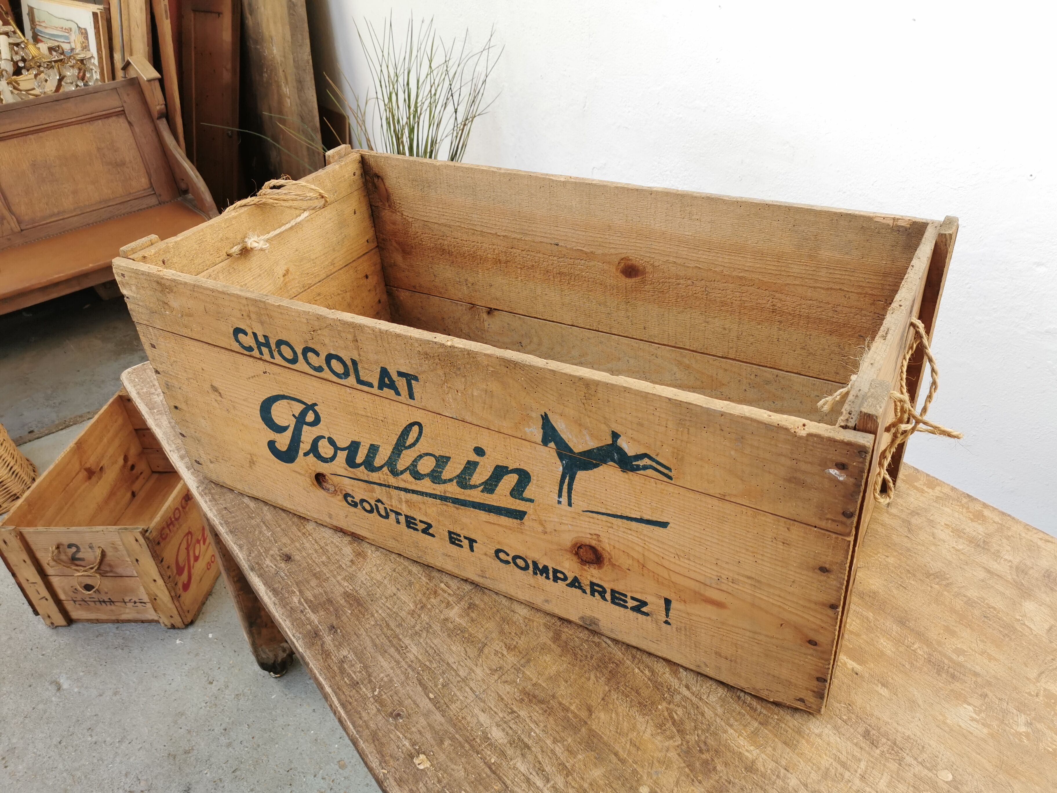 Wooden chocolate poulain case 1950