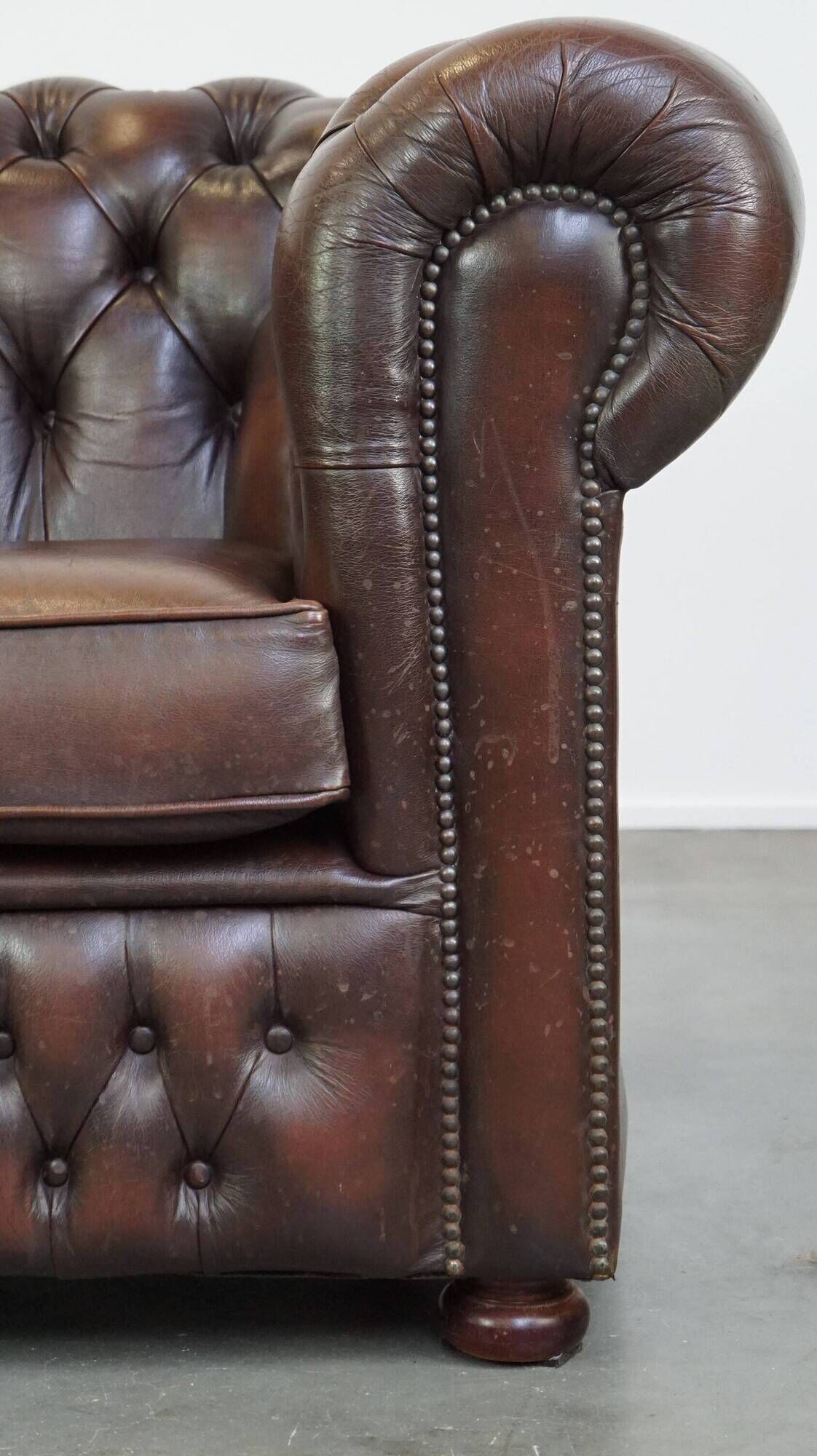 Beautiful and spacious dark brown mottled English cow leather Chesterfield armchair