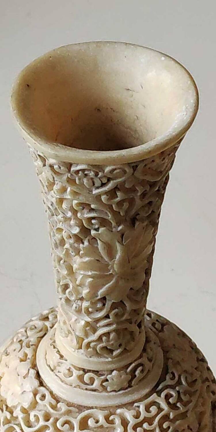 Asian-inspired ball vase. In beige cinnabar lacquer. Scenes of life decor. Arabesque and floral friezes. Height 24 cm