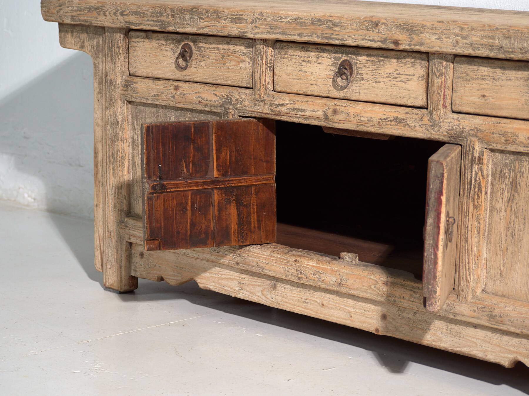 Low altar table in elm with raised ends – China, circa 1950
