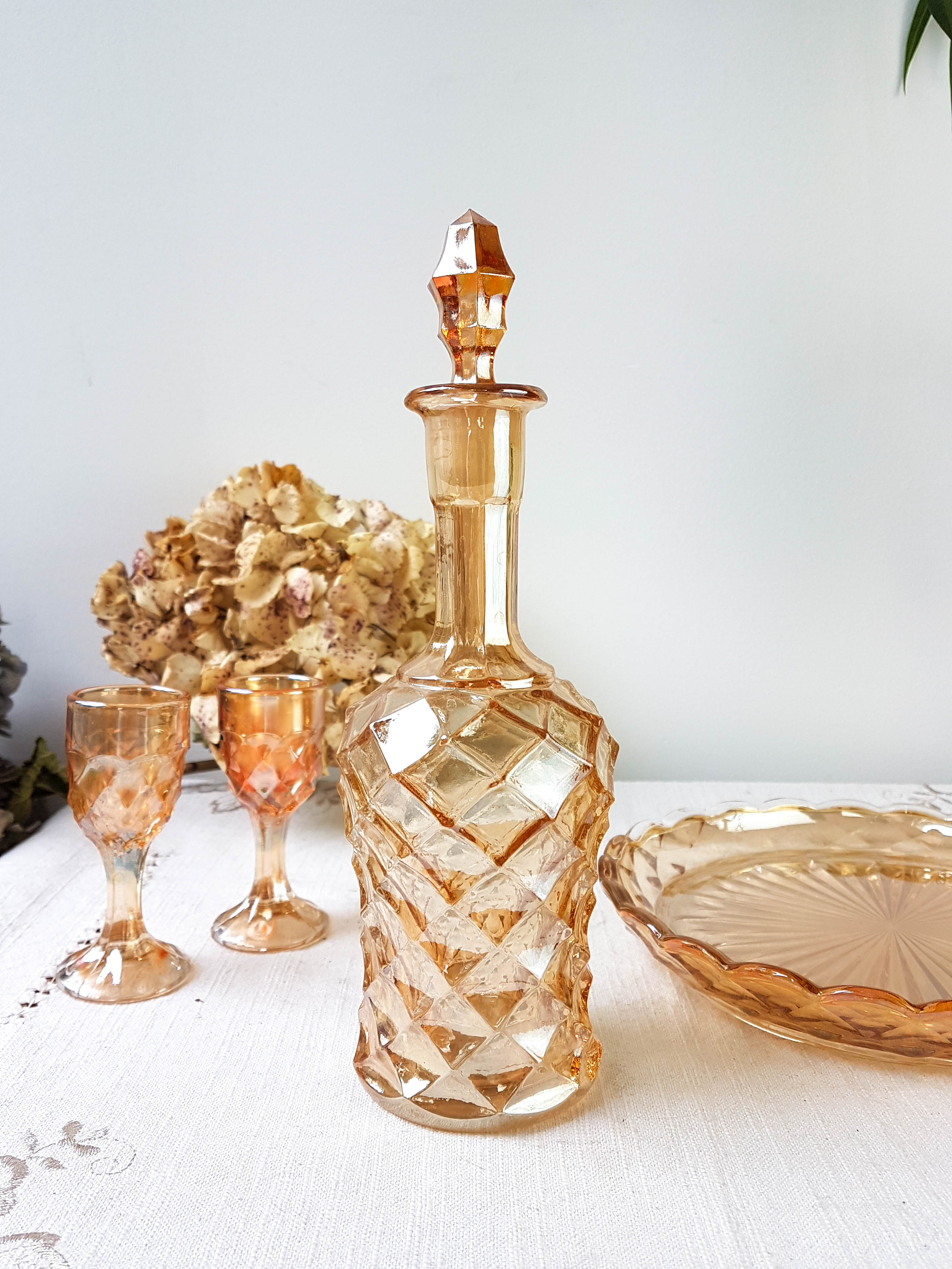 Amber glass liquor service