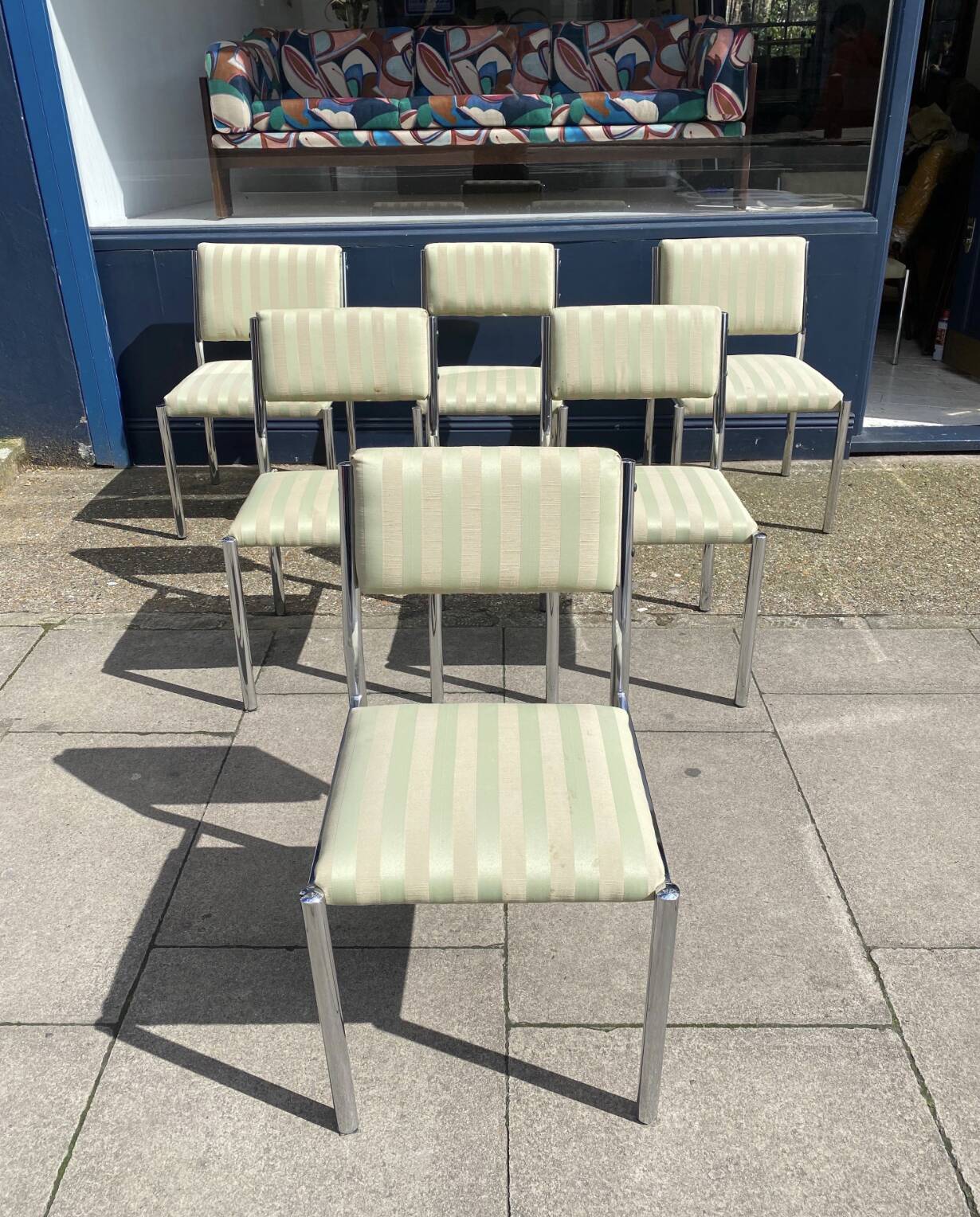 7 chaises de salle à manger chromées des années 1970 Hollywood Regency Modernist Vintage Table Italian