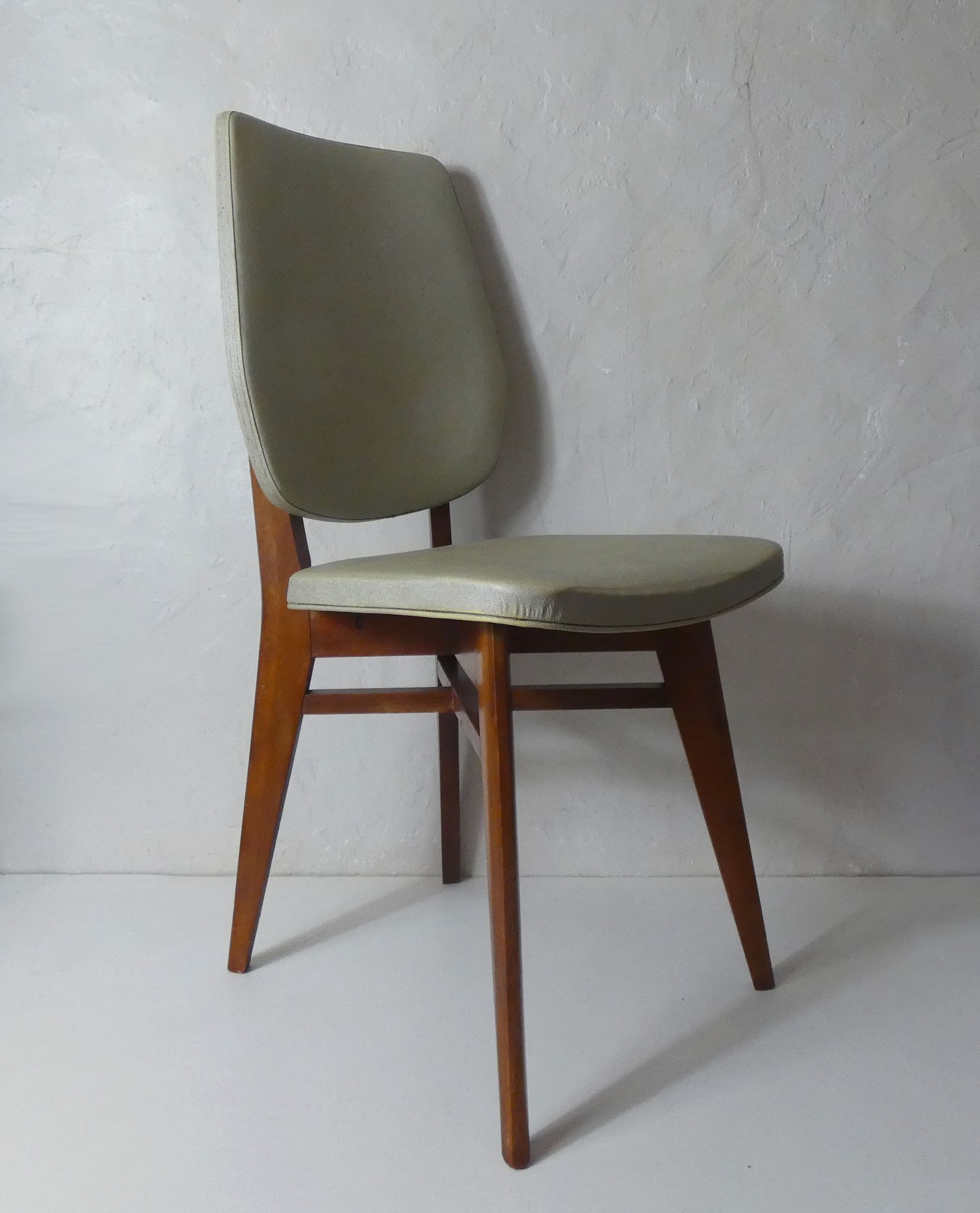 Vintage office chair with compass legs