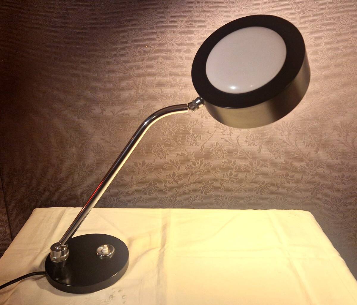 Maison Jumo model 900 desk lamp, circa 1960-70.