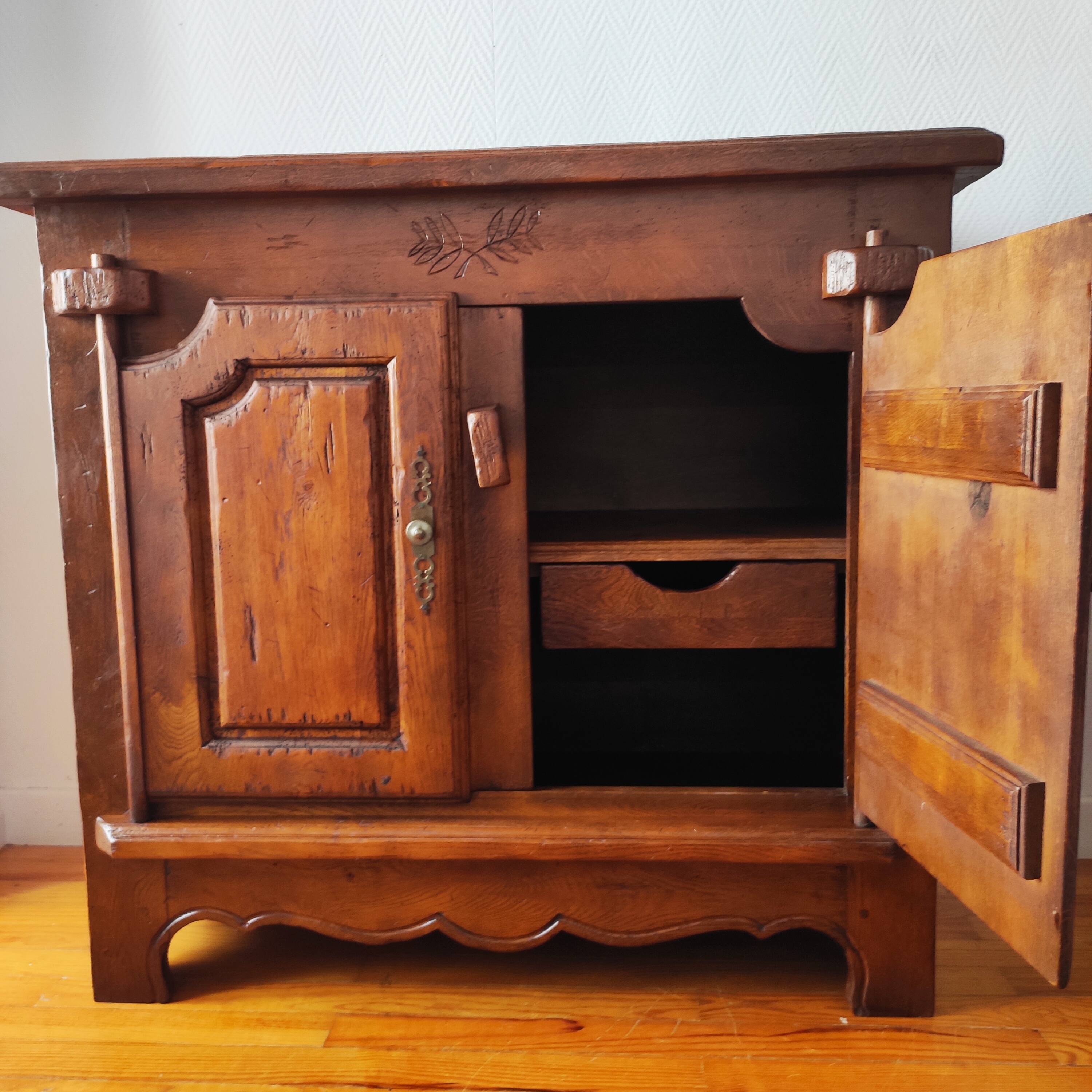 Brutalist buffet French work in solid oak – 1970s
