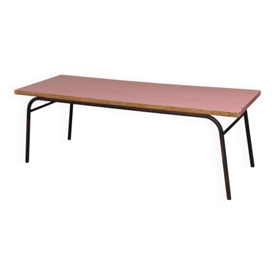 Grande table de réfectoire en formica rose et metal numéro 4